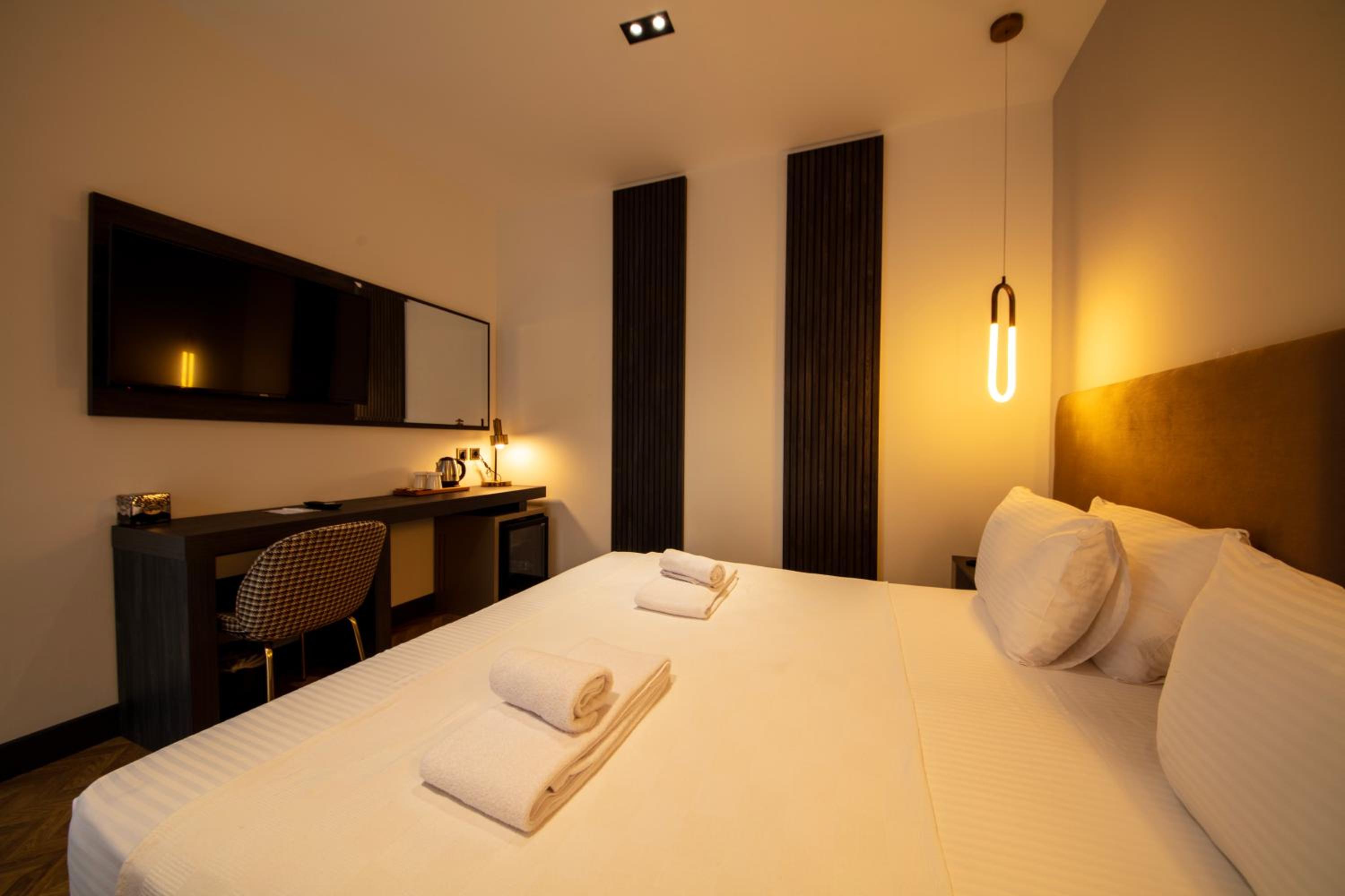 Double Room with Balcony (2 Adults + 1 Child) - Photo 6