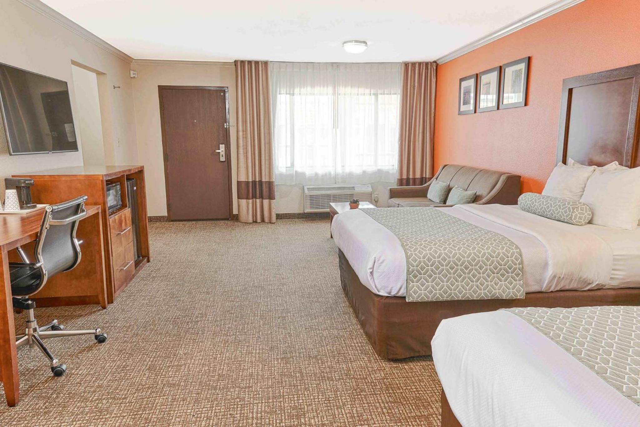 Queen Room With Two Queen Beds - Handicap Accessible/Non Smoking
