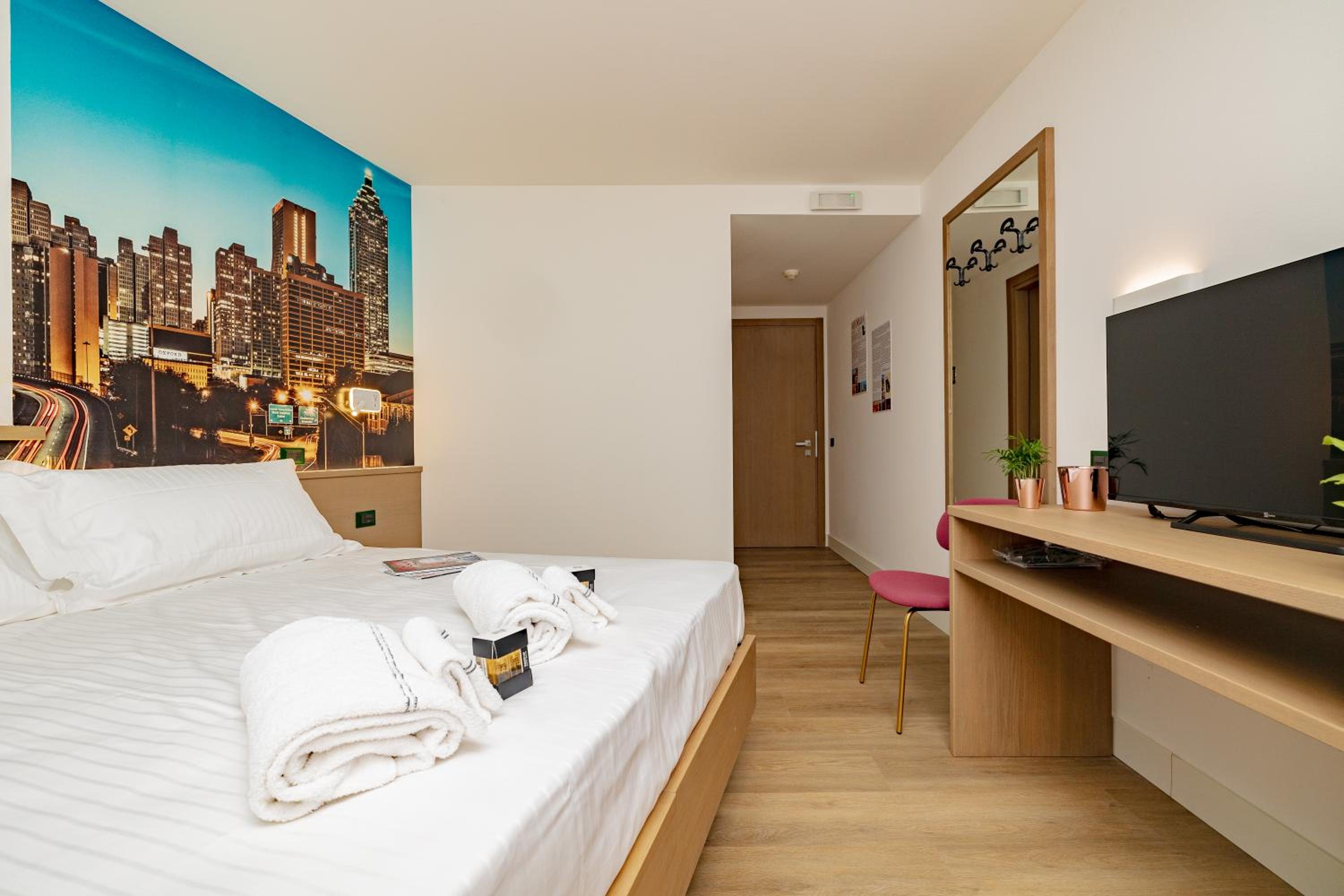 Deluxe Double or Twin Room photo 2
