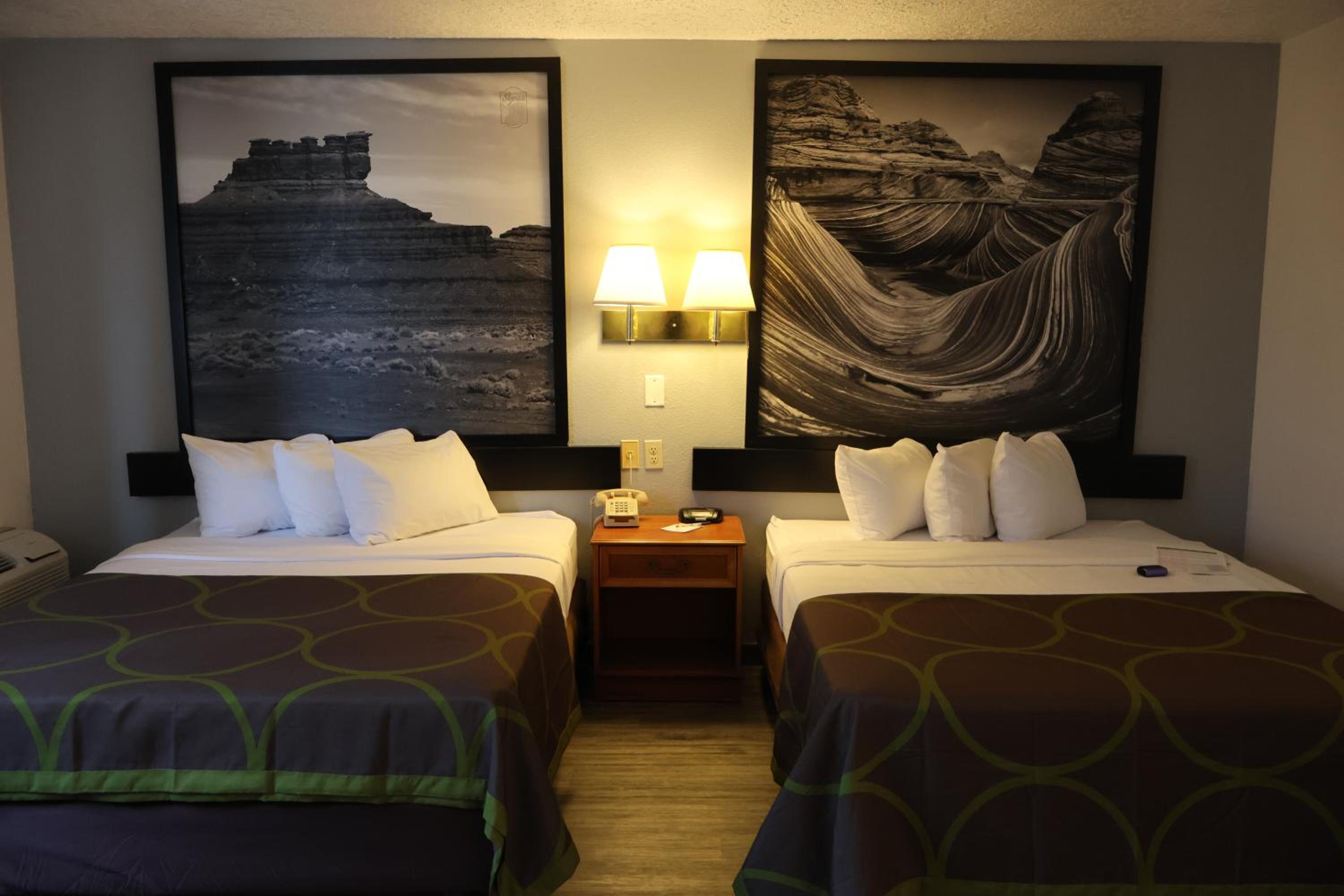 Studio Suite with Two Queen Beds - Non-Smoking photo 3