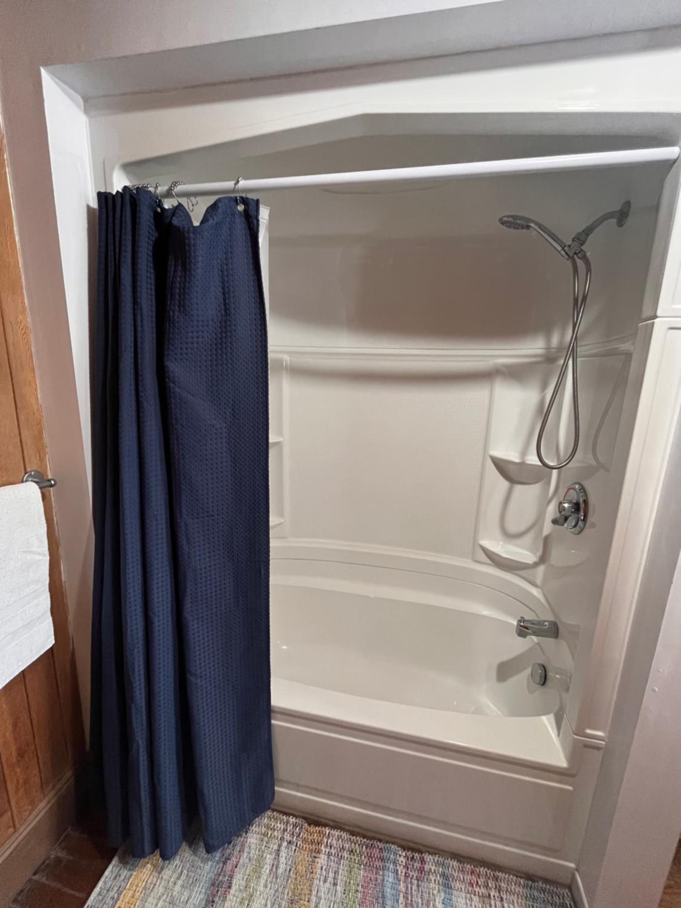 Quadruple Room with Bath photo 3