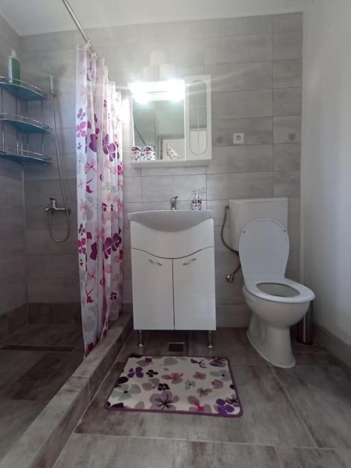 One-Bedroom House photo 2