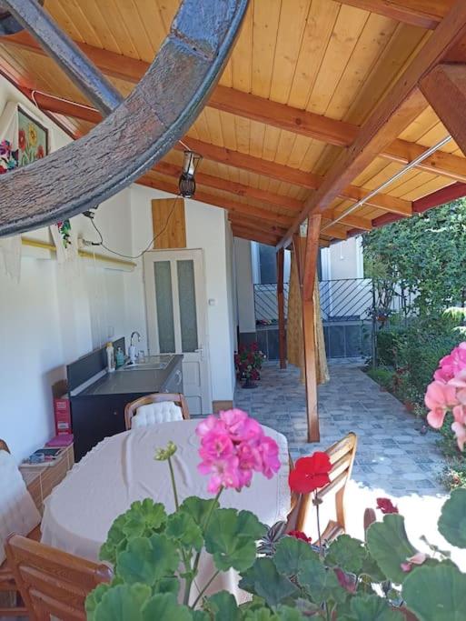 One-Bedroom House photo 3