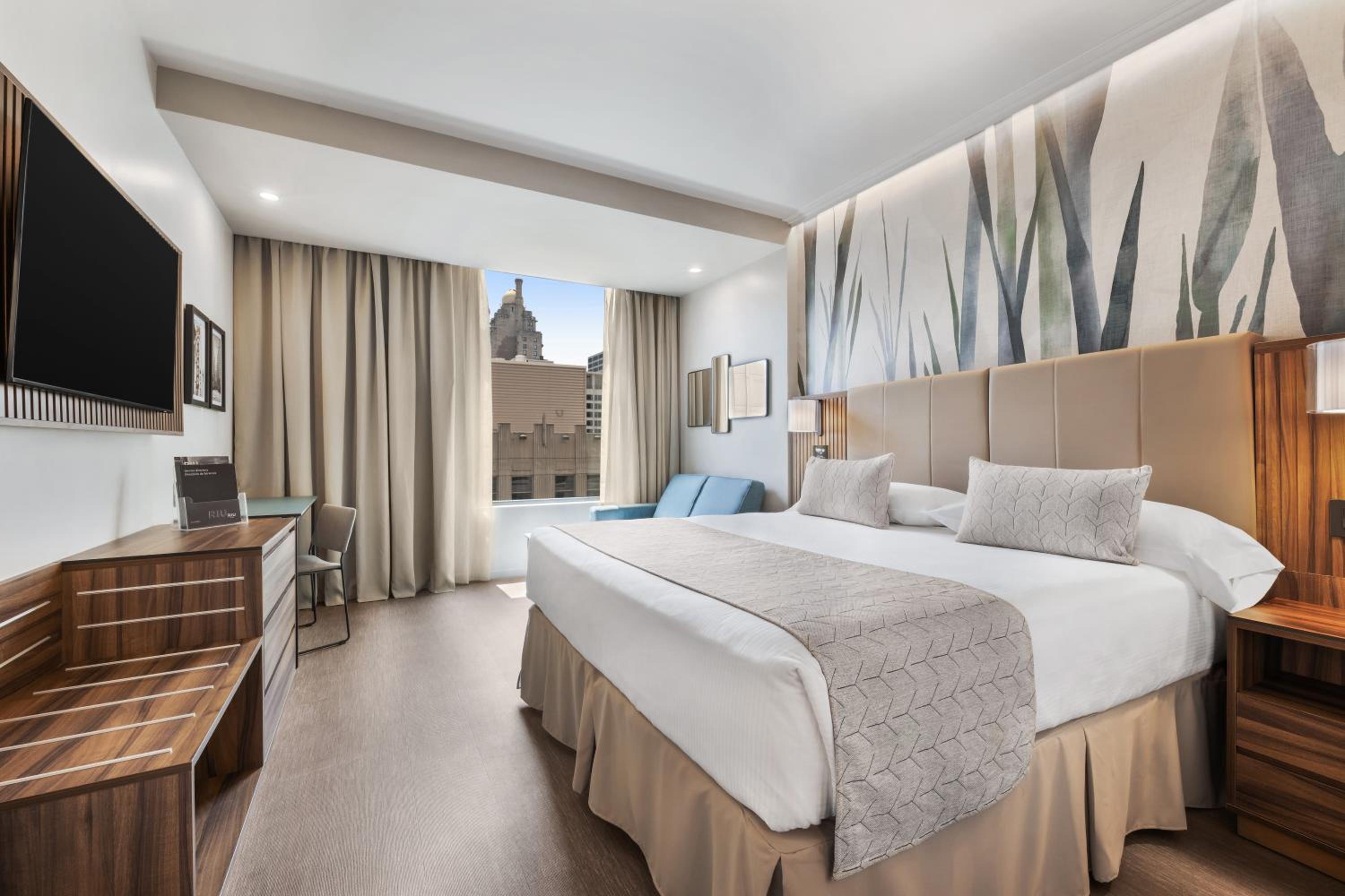Deluxe Family King Room