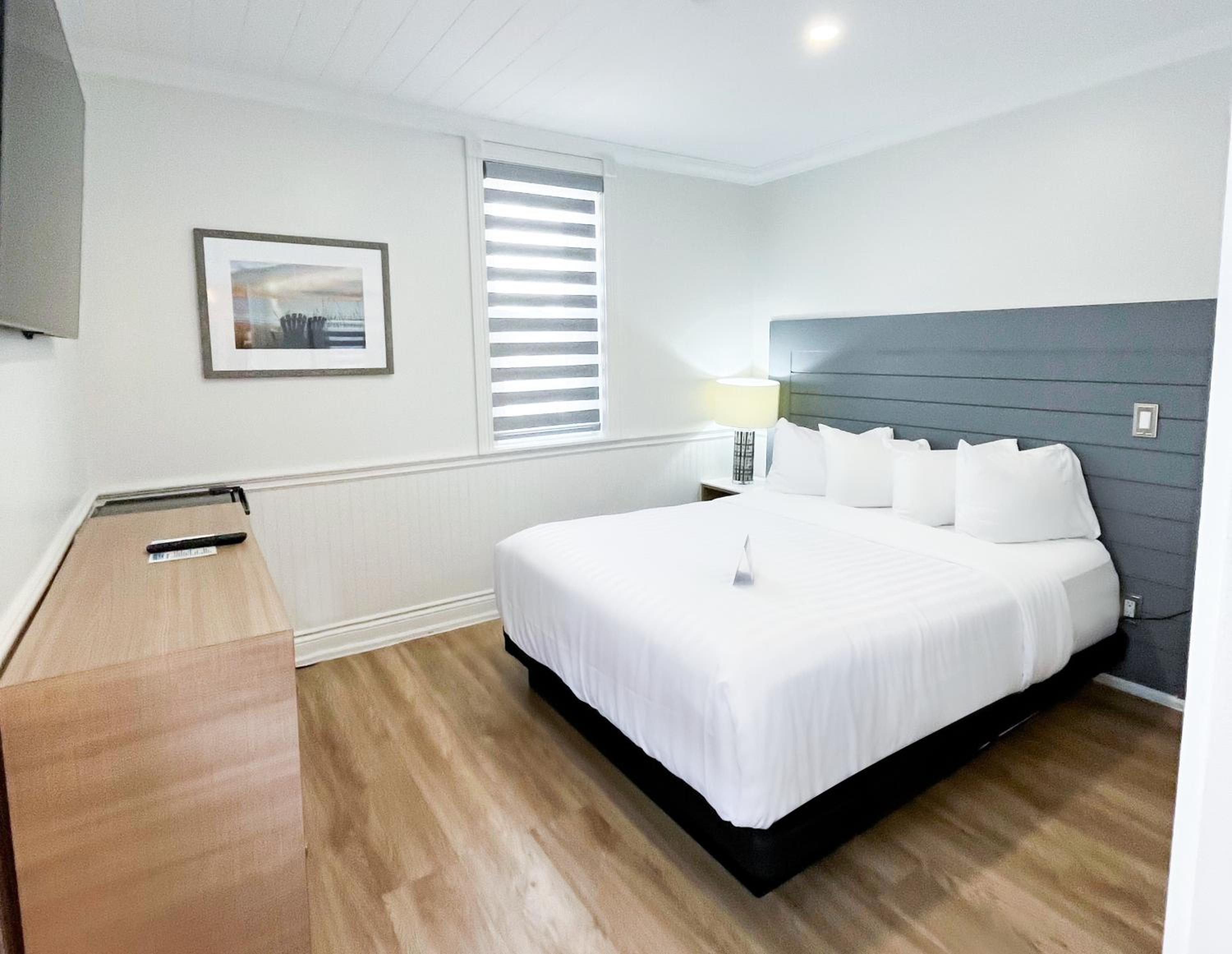 Deluxe Queen Room