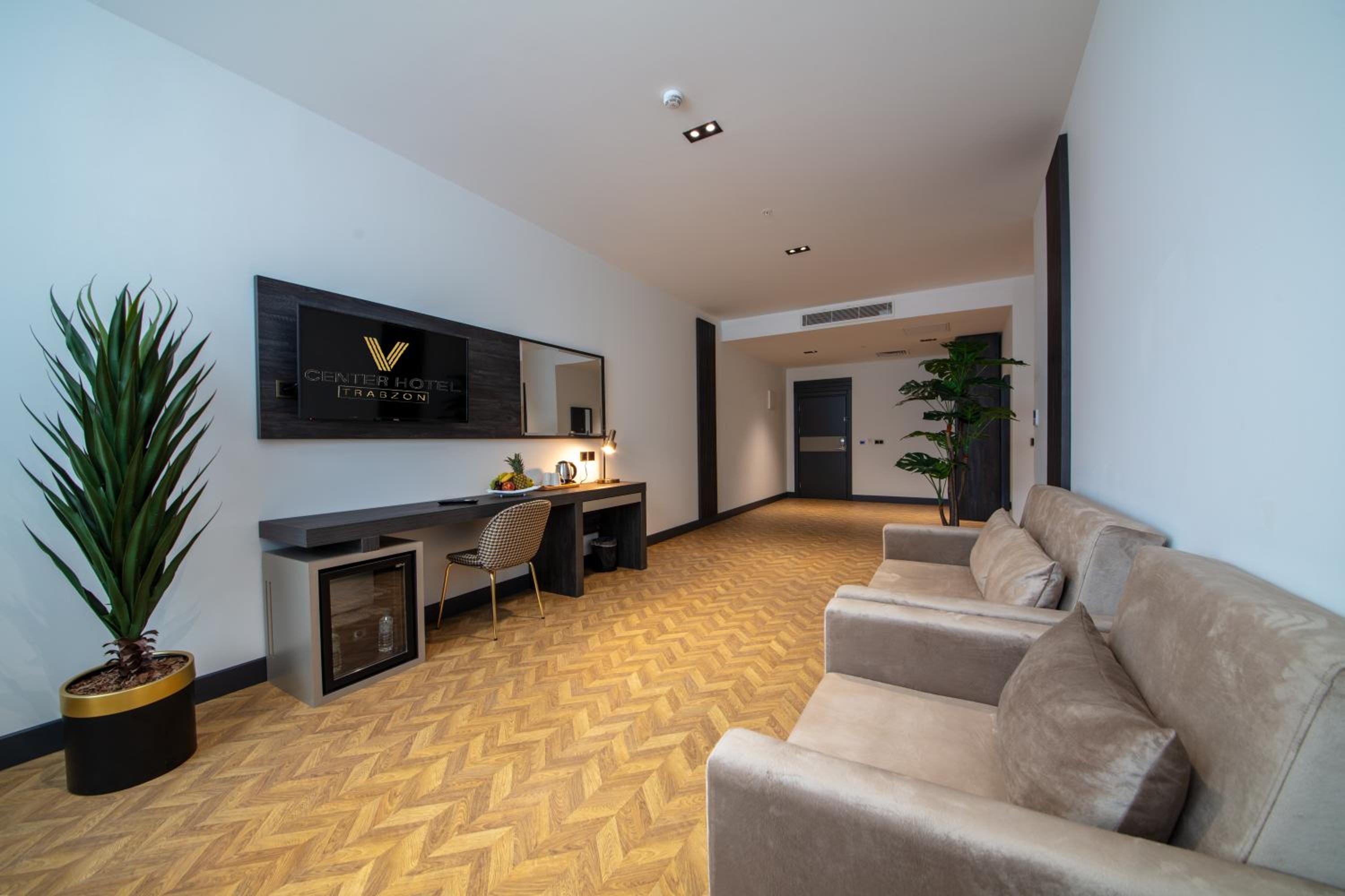 Suite - Photo 11