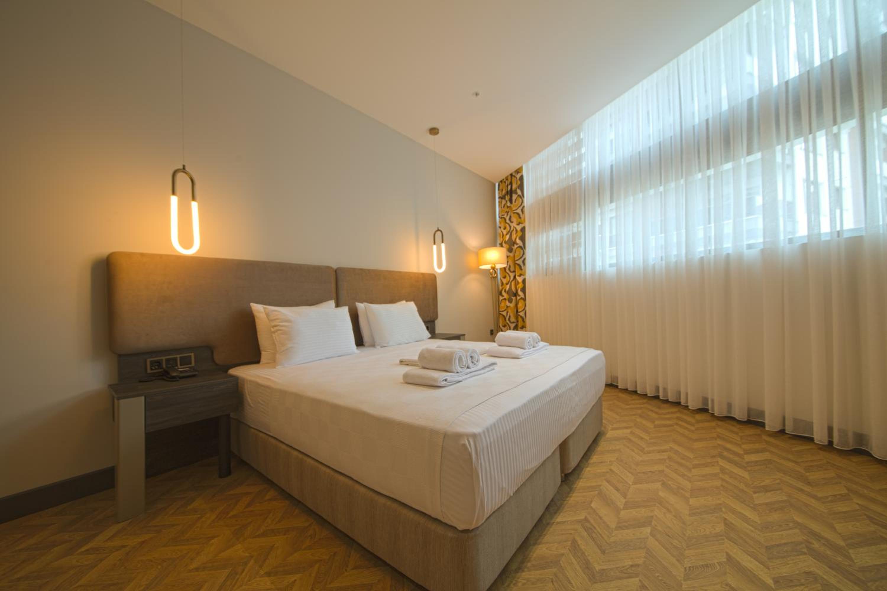 Suite - Photo 6
