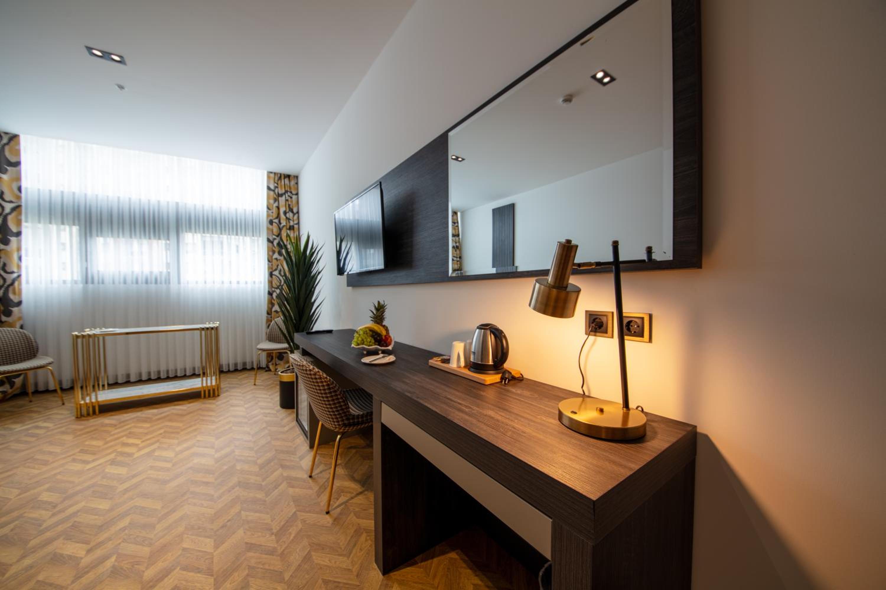 Suite - Photo 10