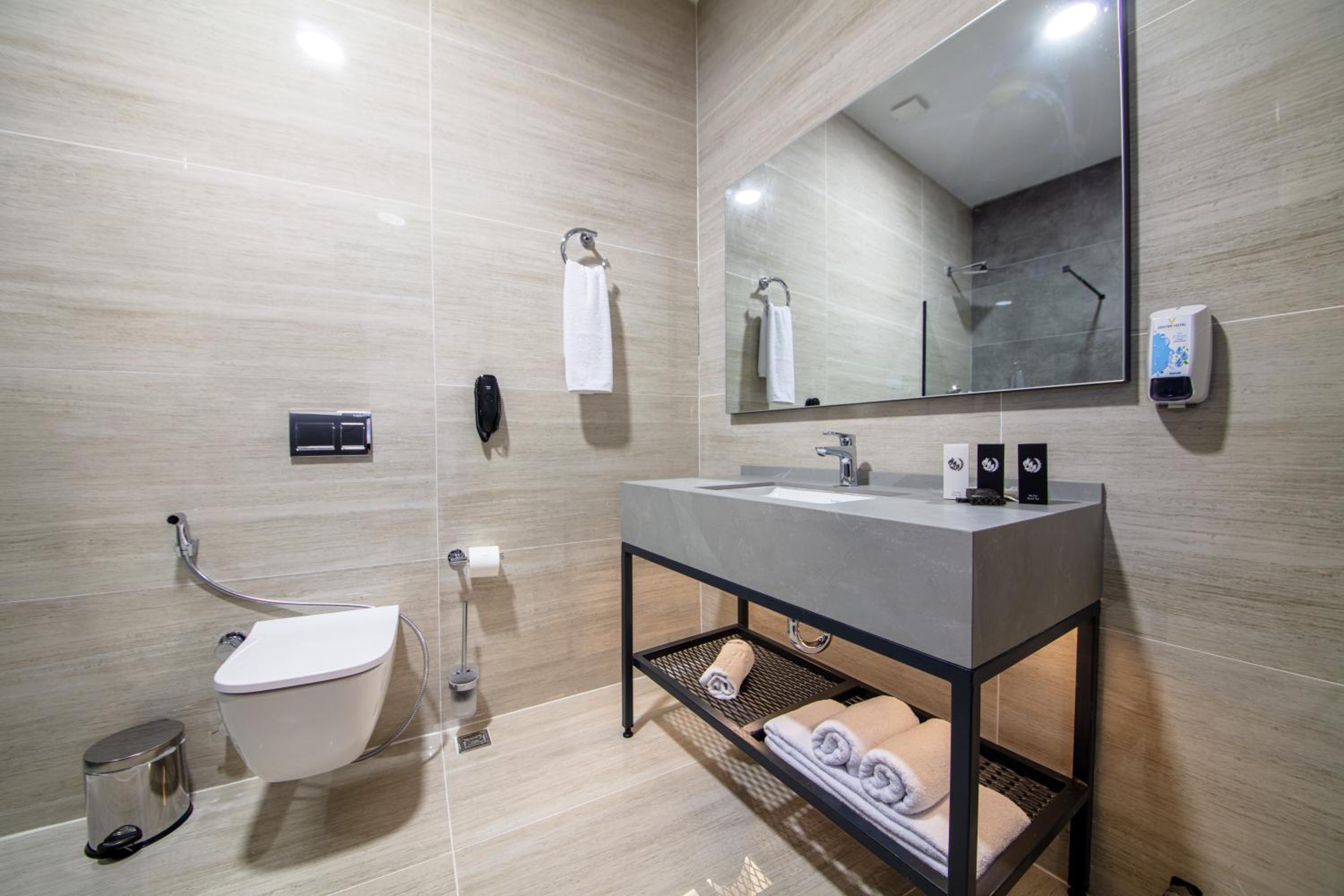 Suite - Photo 8