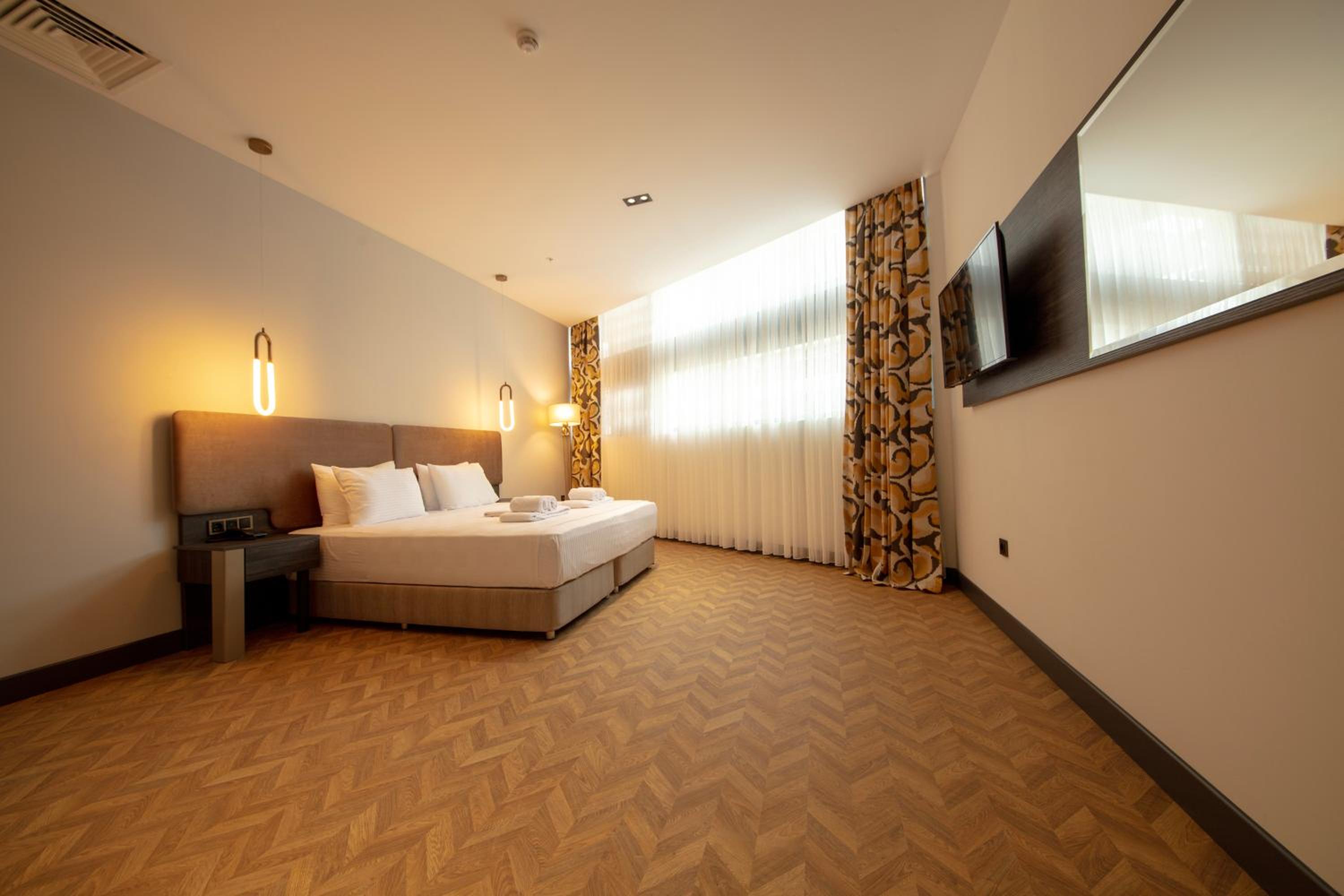 Suite - Photo 9
