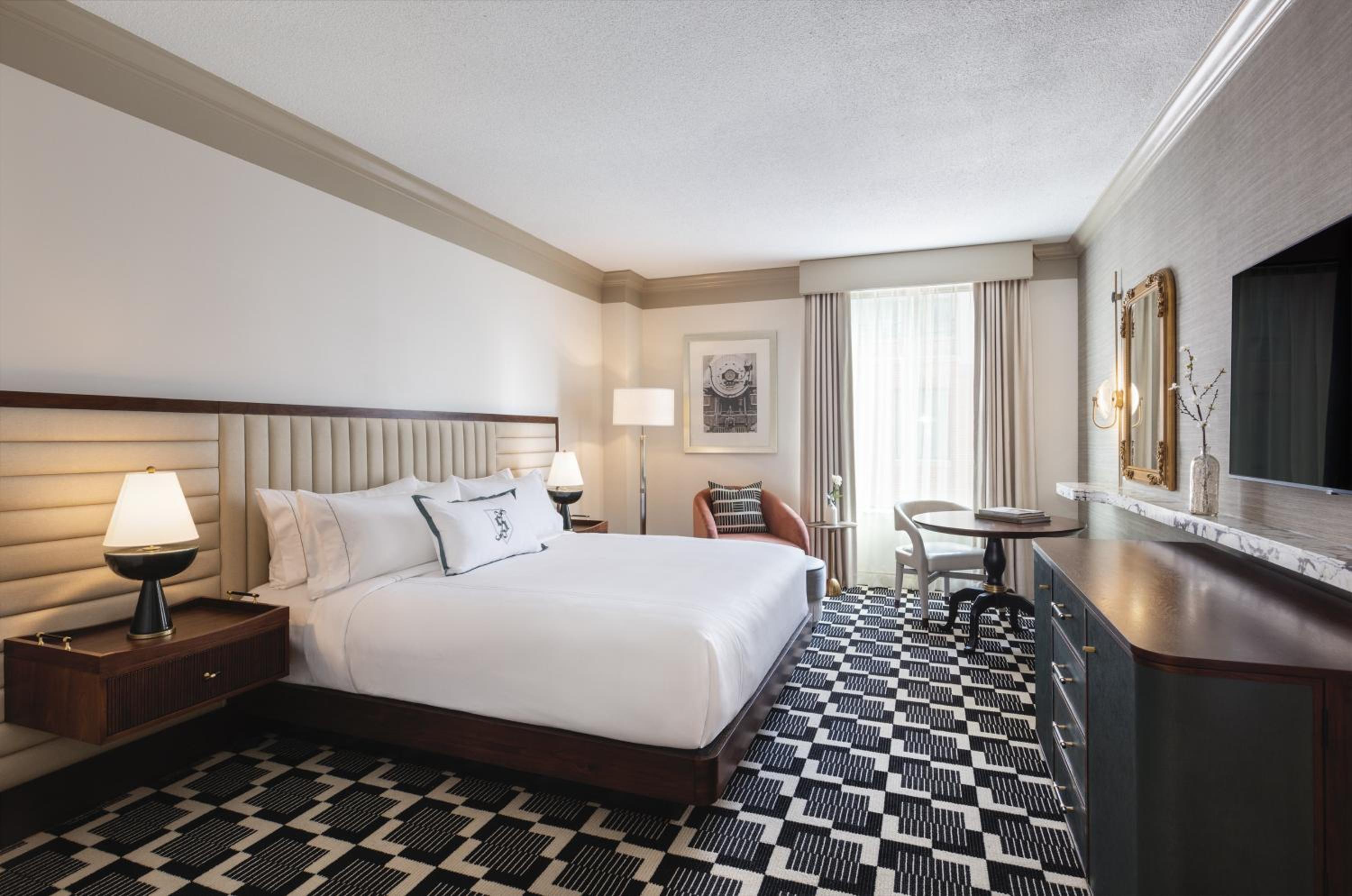 Deluxe King Room - Photo 12