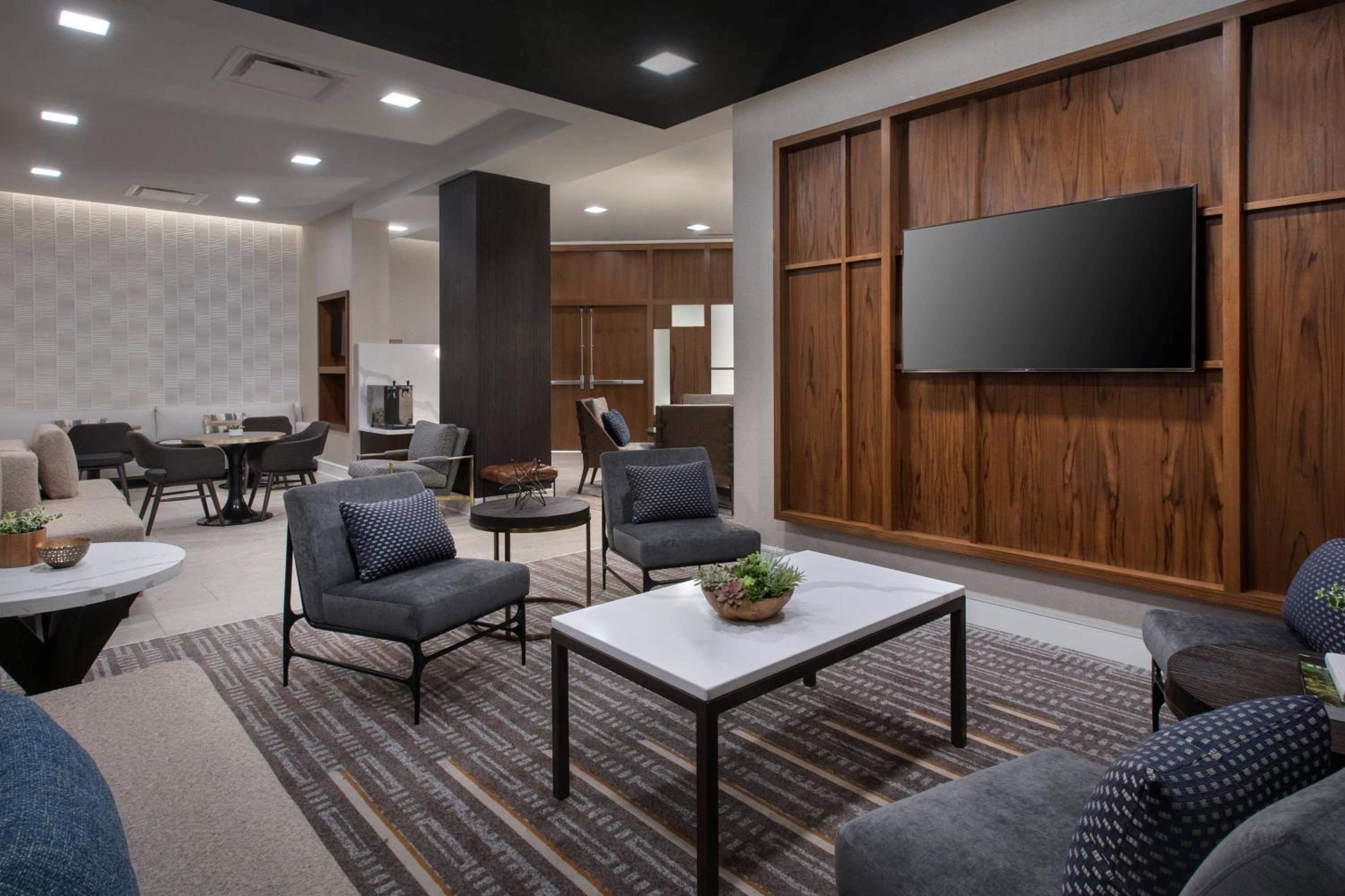Concierge Level King Room - High Floor - Photo 2