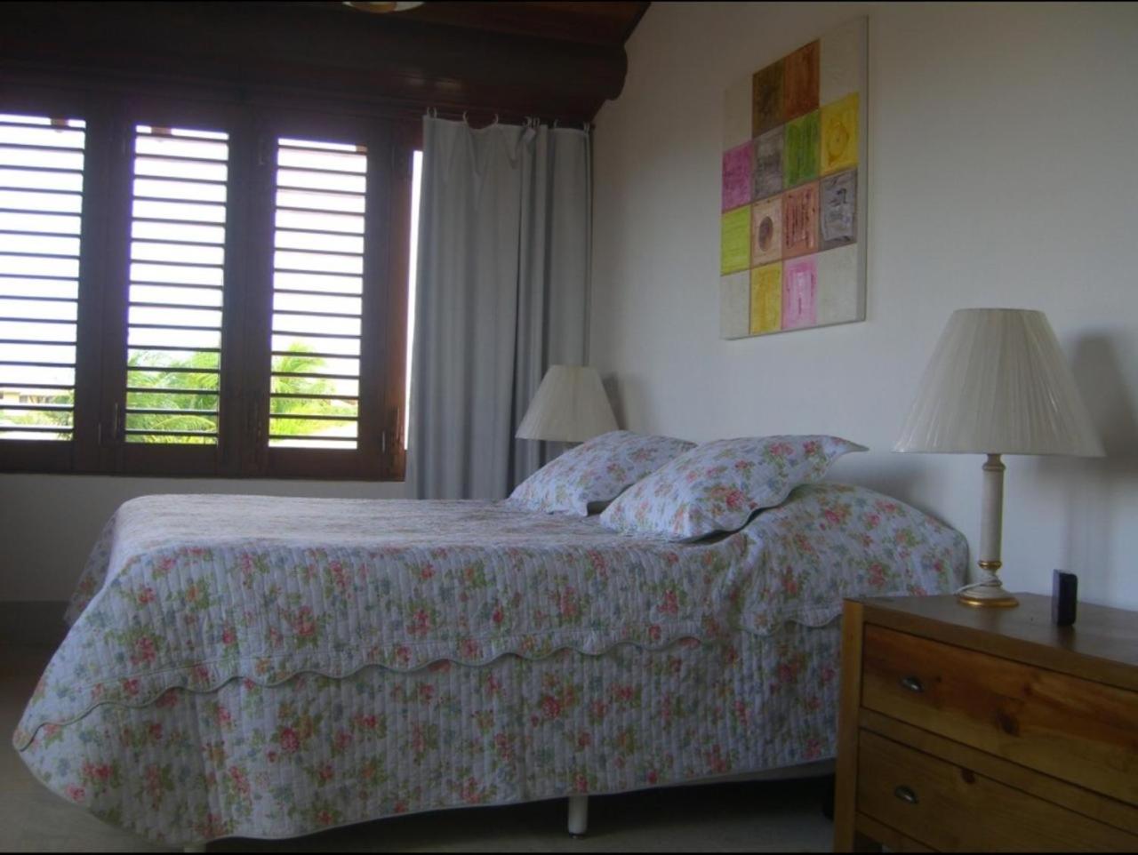 Six-Bedroom House photo 1