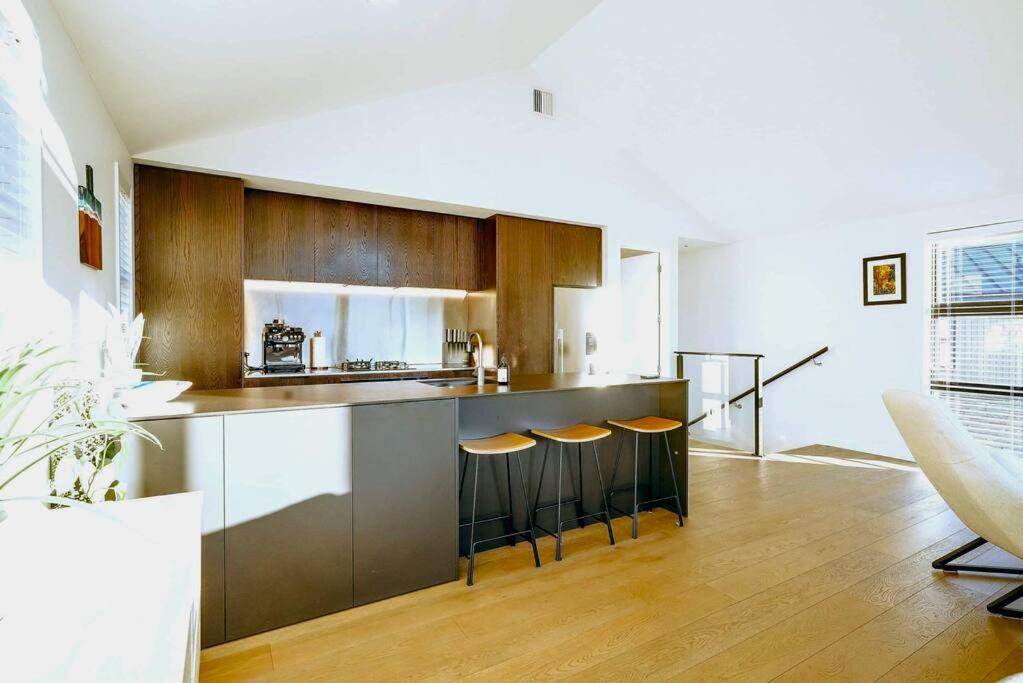 Three-Bedroom House photo 2