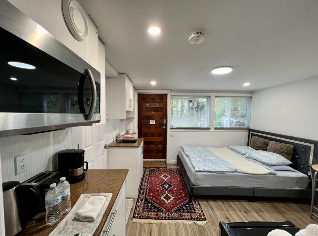 Deluxe Queen Suite
