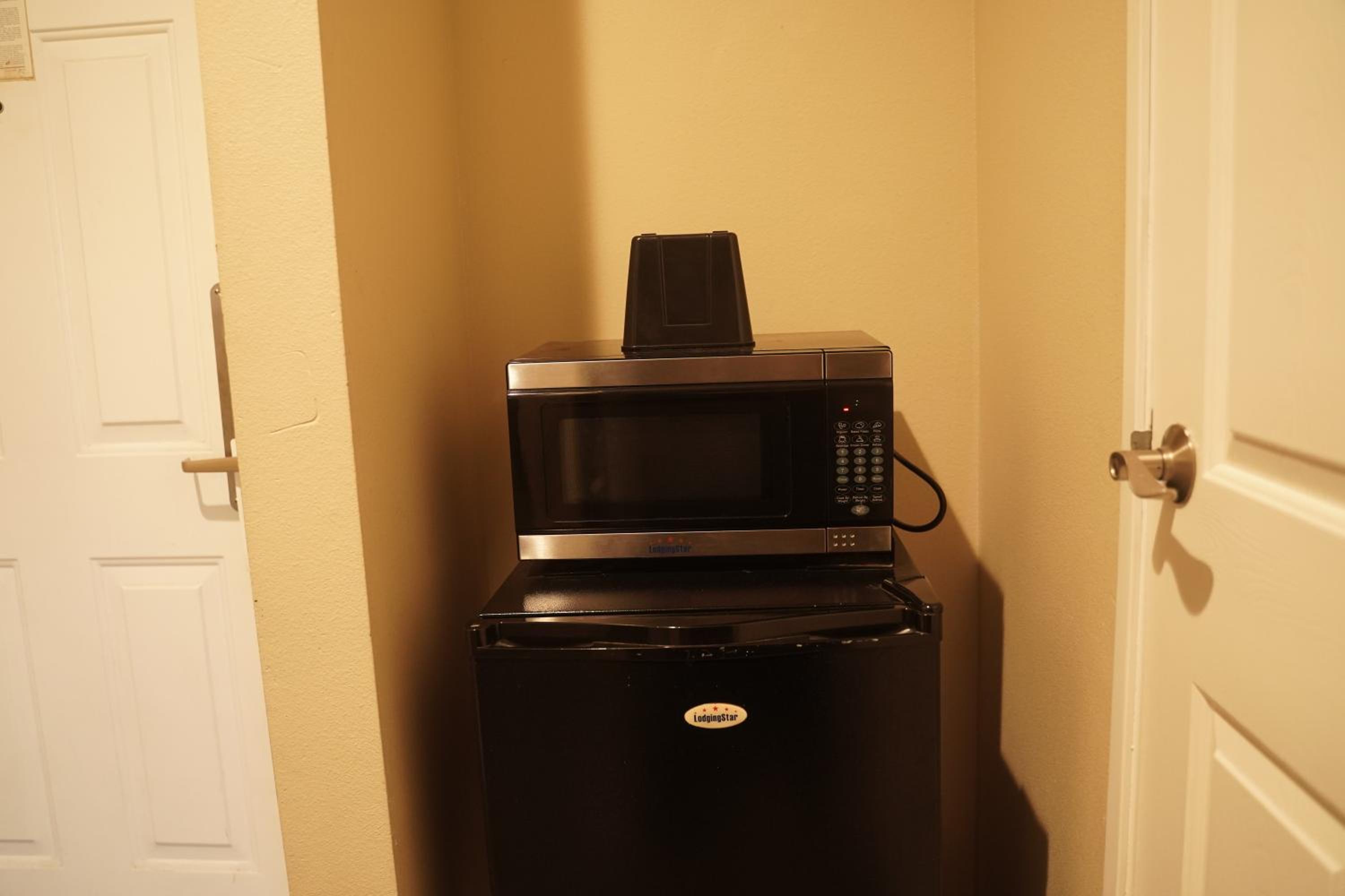 King Room - Non-Smoking - Photo 11