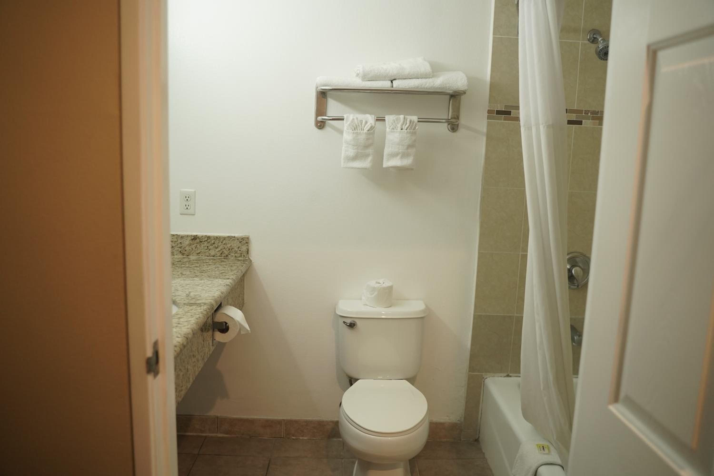 King Room - Non-Smoking - Photo 15
