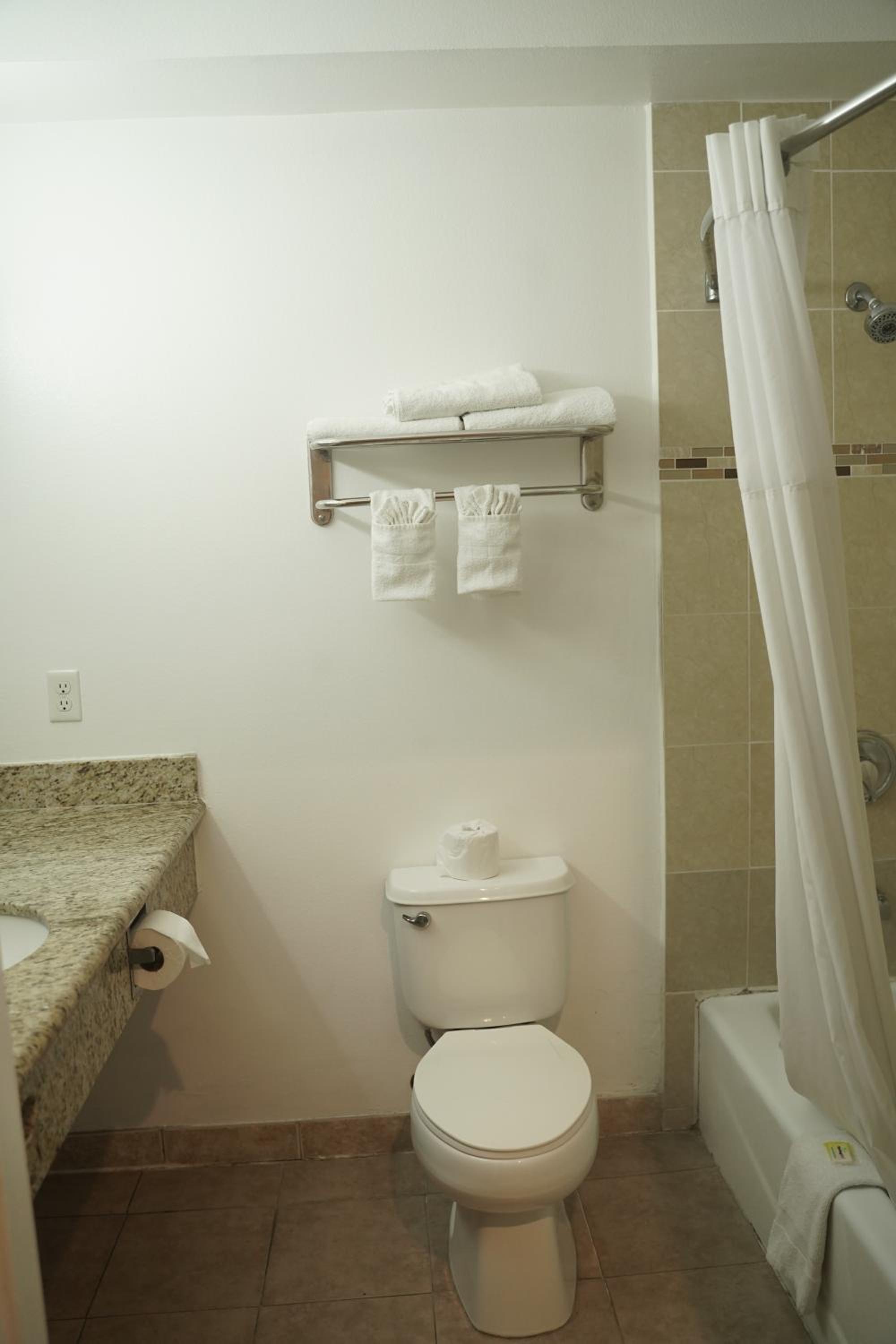 King Room - Non-Smoking - Photo 14
