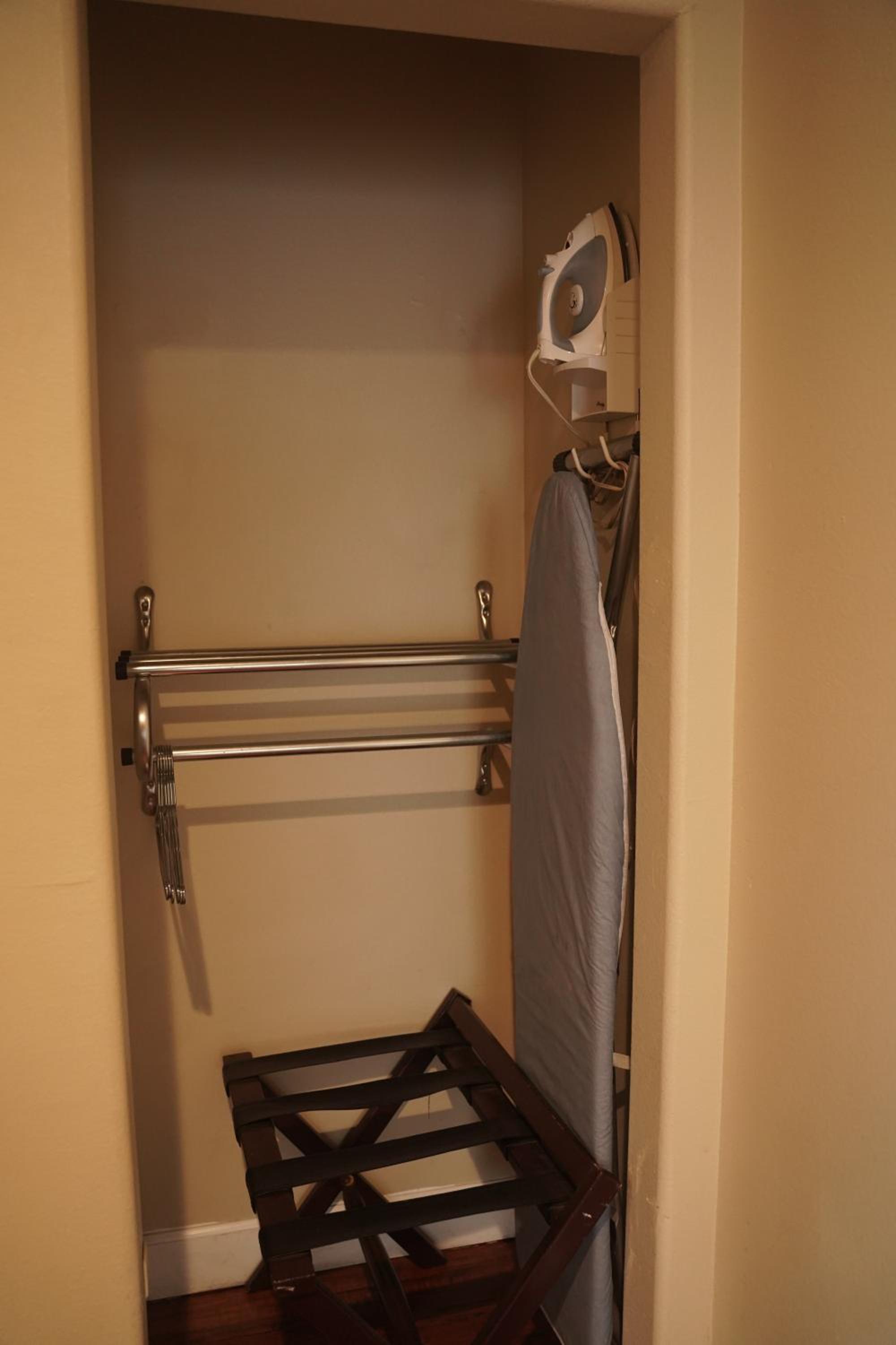 King Room - Non-Smoking - Photo 10