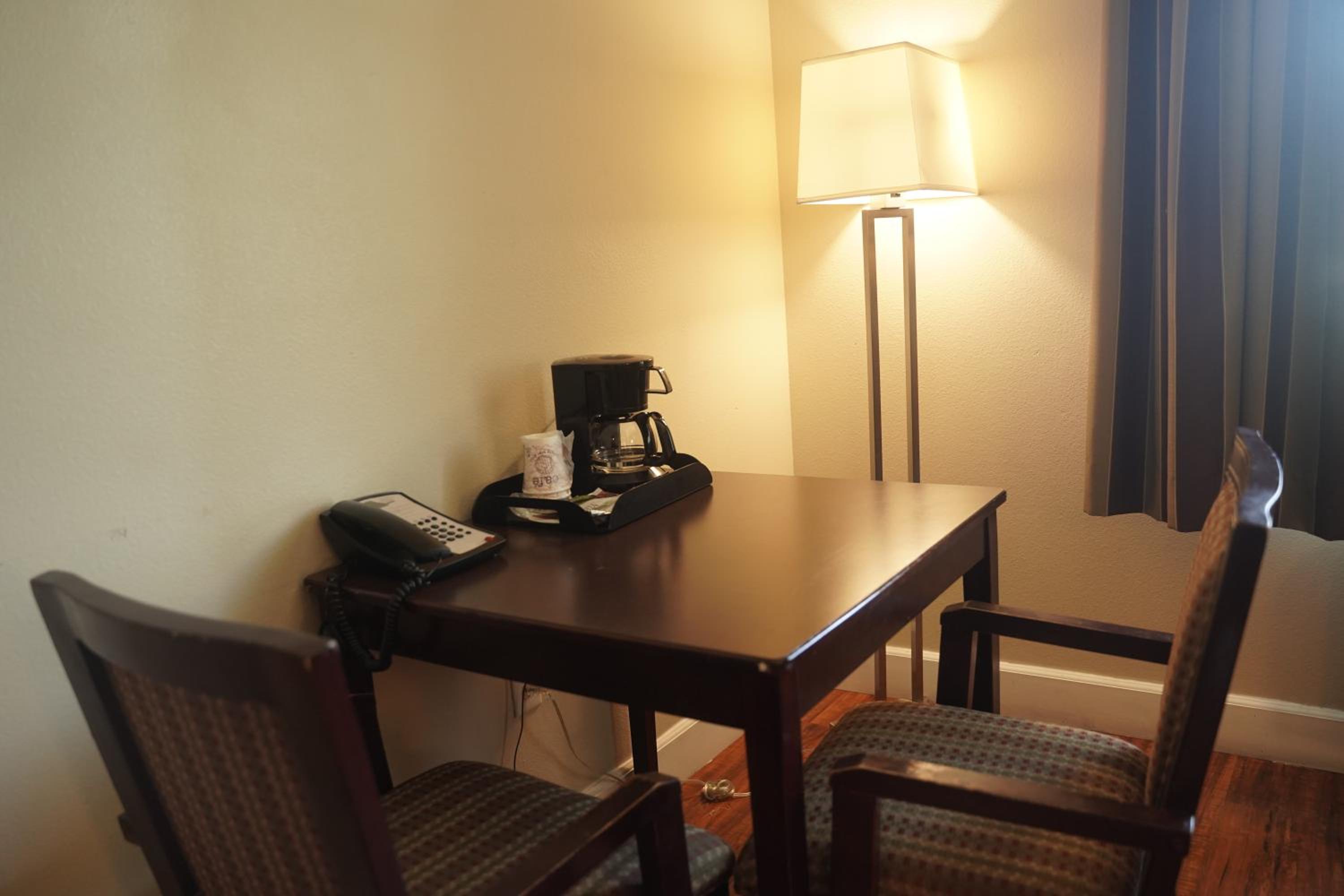 King Room - Non-Smoking - Photo 9
