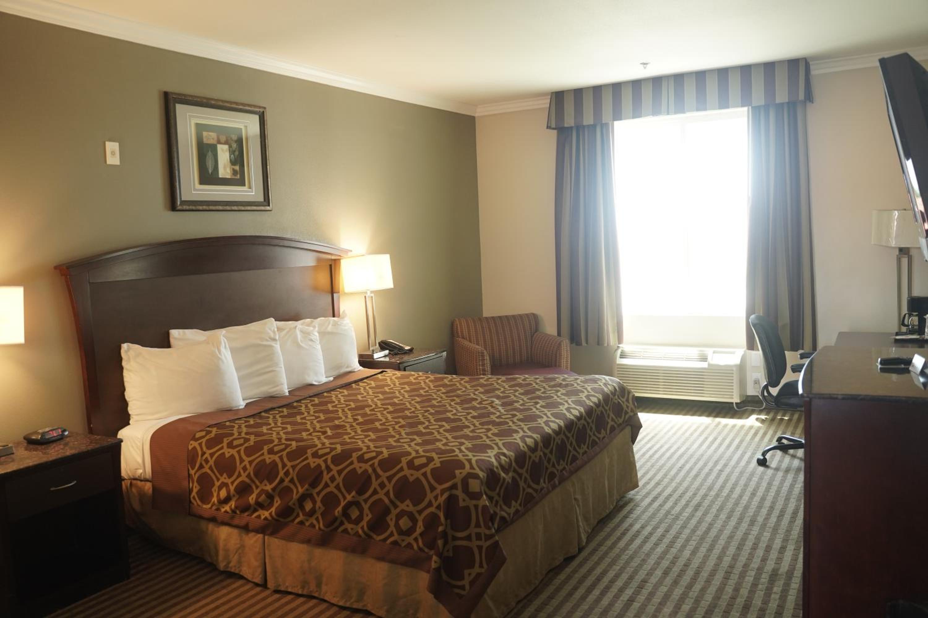 King Room - Non-Smoking - Photo 7