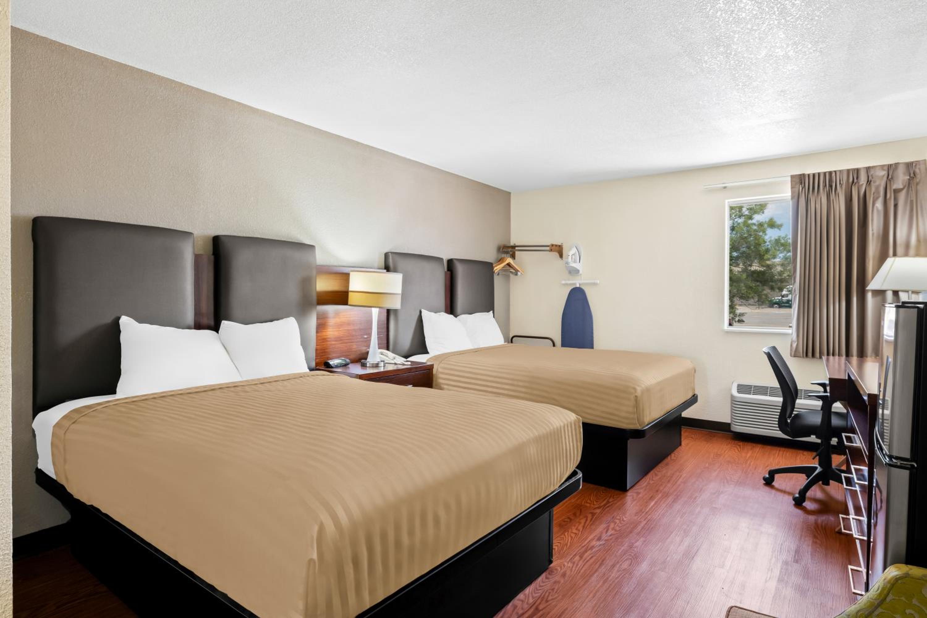 Double Room with Two Double Beds - Non-Smoking photo 2