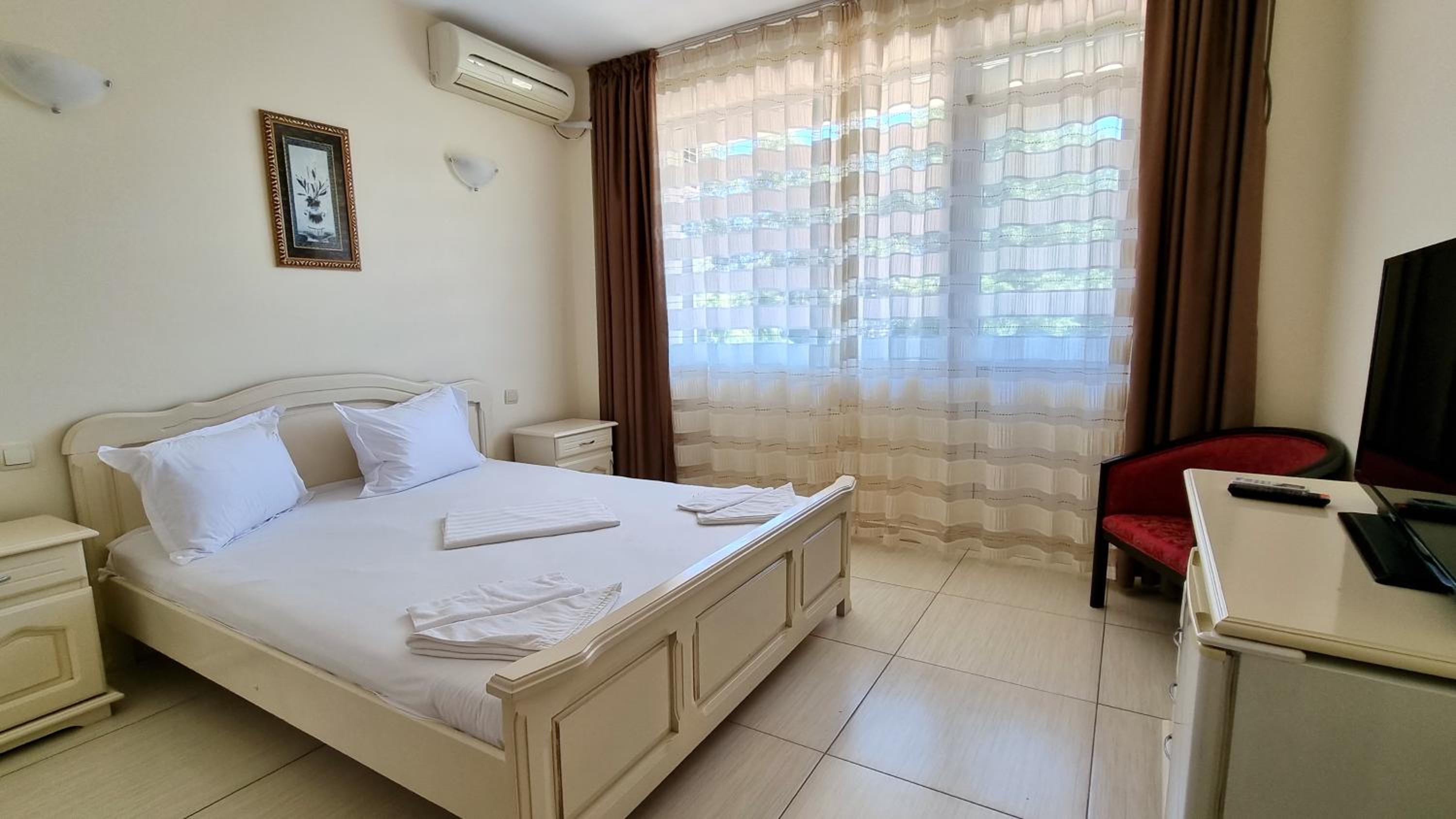 Double or Twin Room - Photo 7
