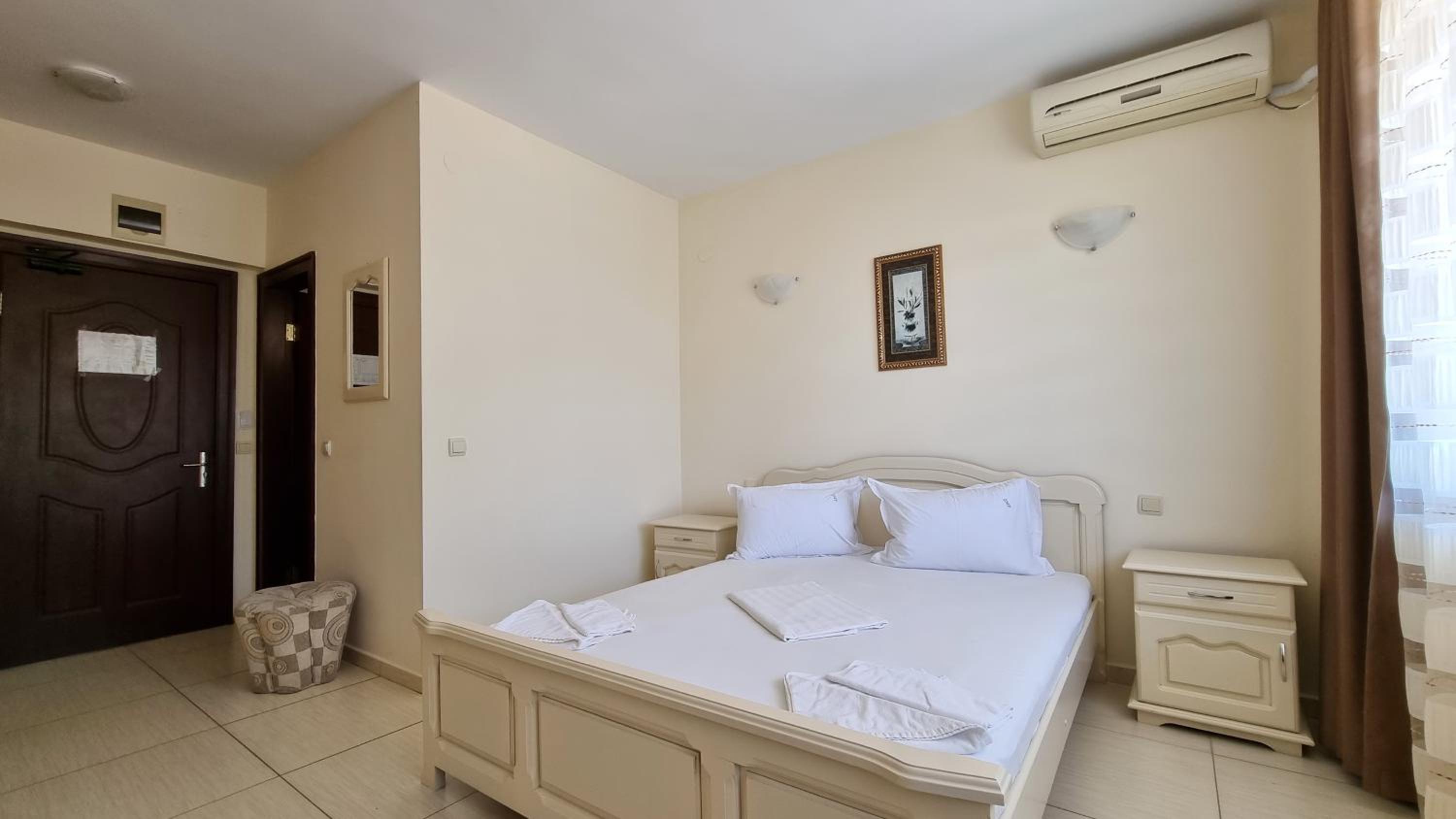 Double or Twin Room - Photo 8