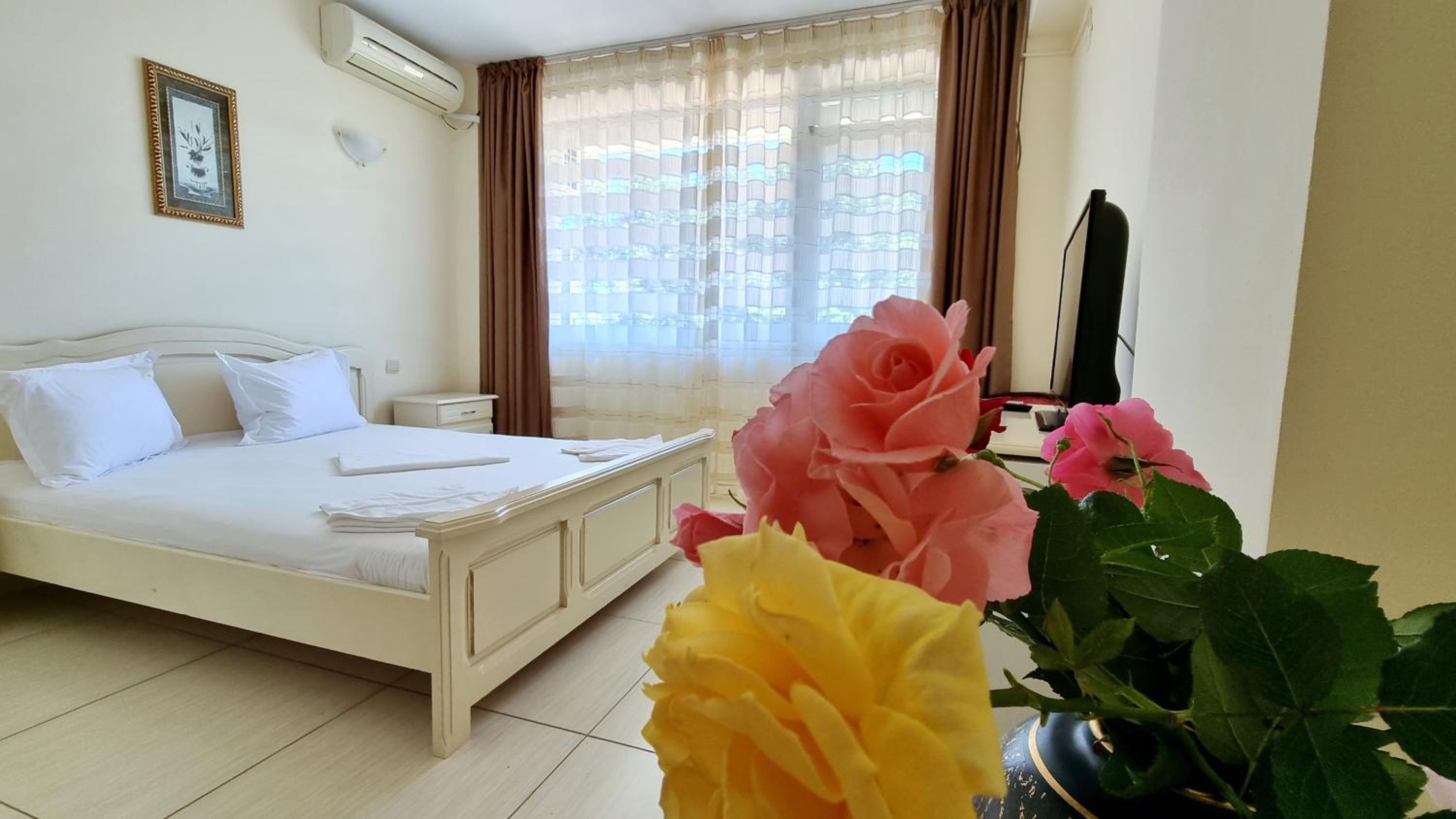 Double or Twin Room - Photo 9