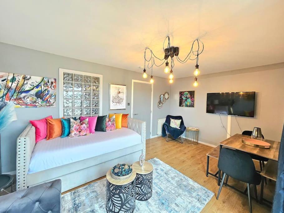 Two-Bedroom Apartment - Photo 21