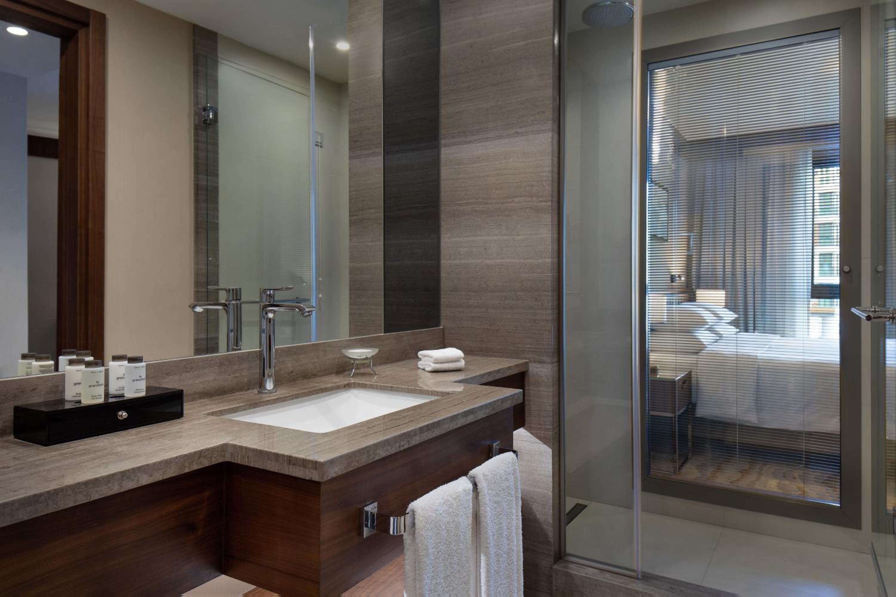 Premium Corner Room with Lounge Access