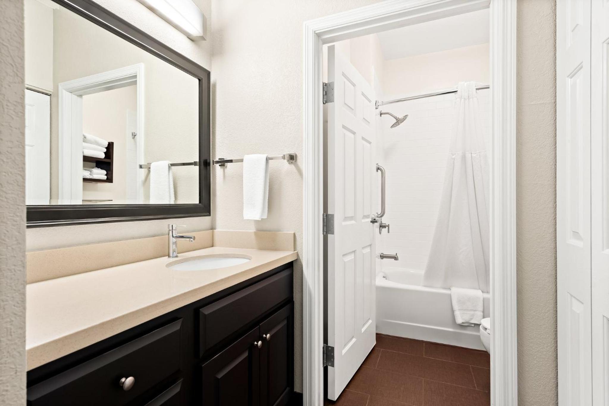 One-Bedroom King Suite - Photo 4