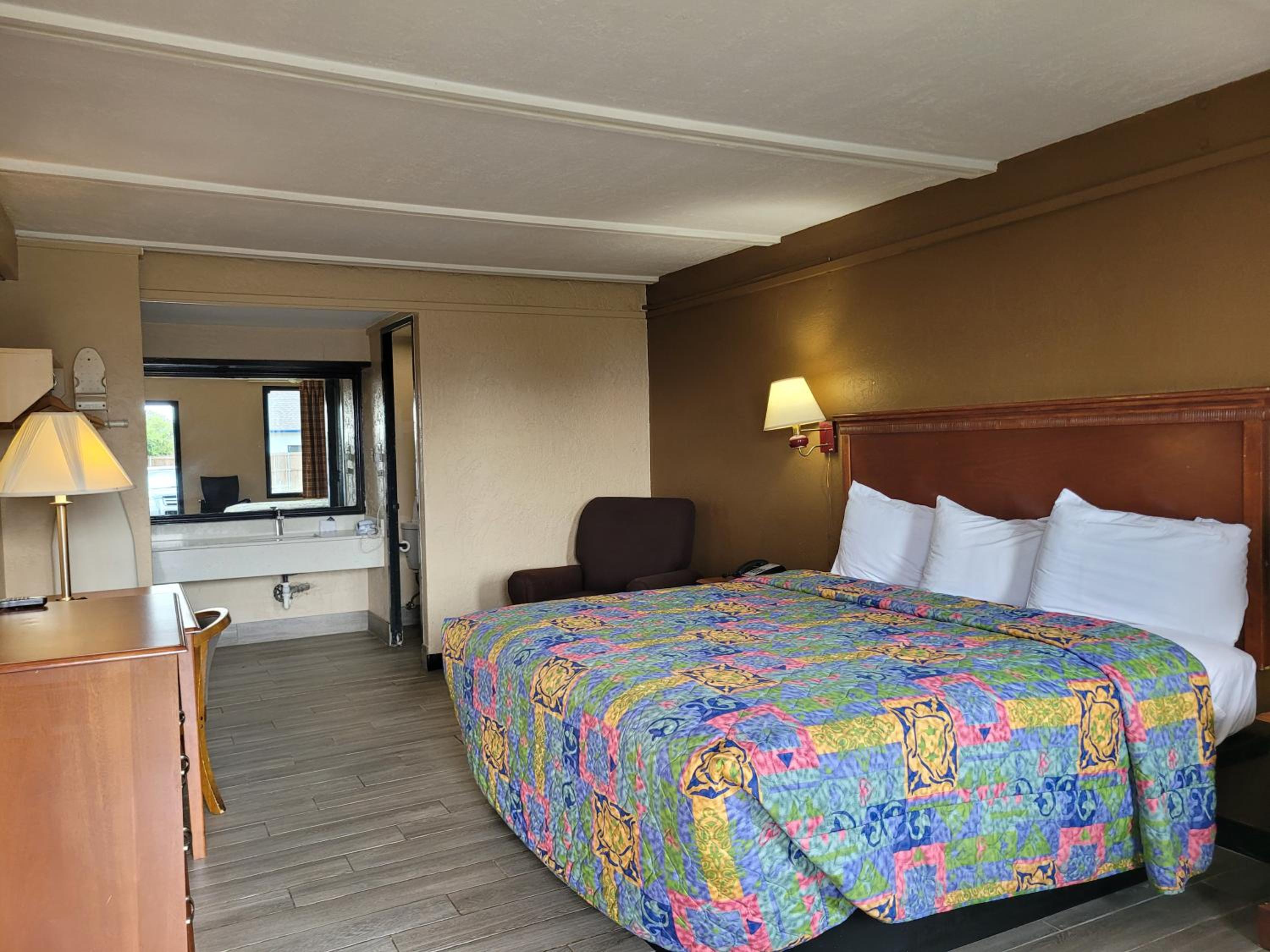 Standard King Room - Photo 1