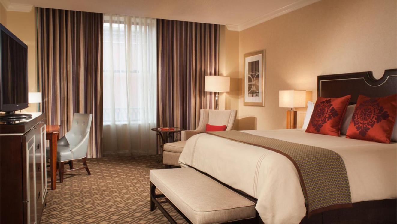 Deluxe King Room - Photo 15