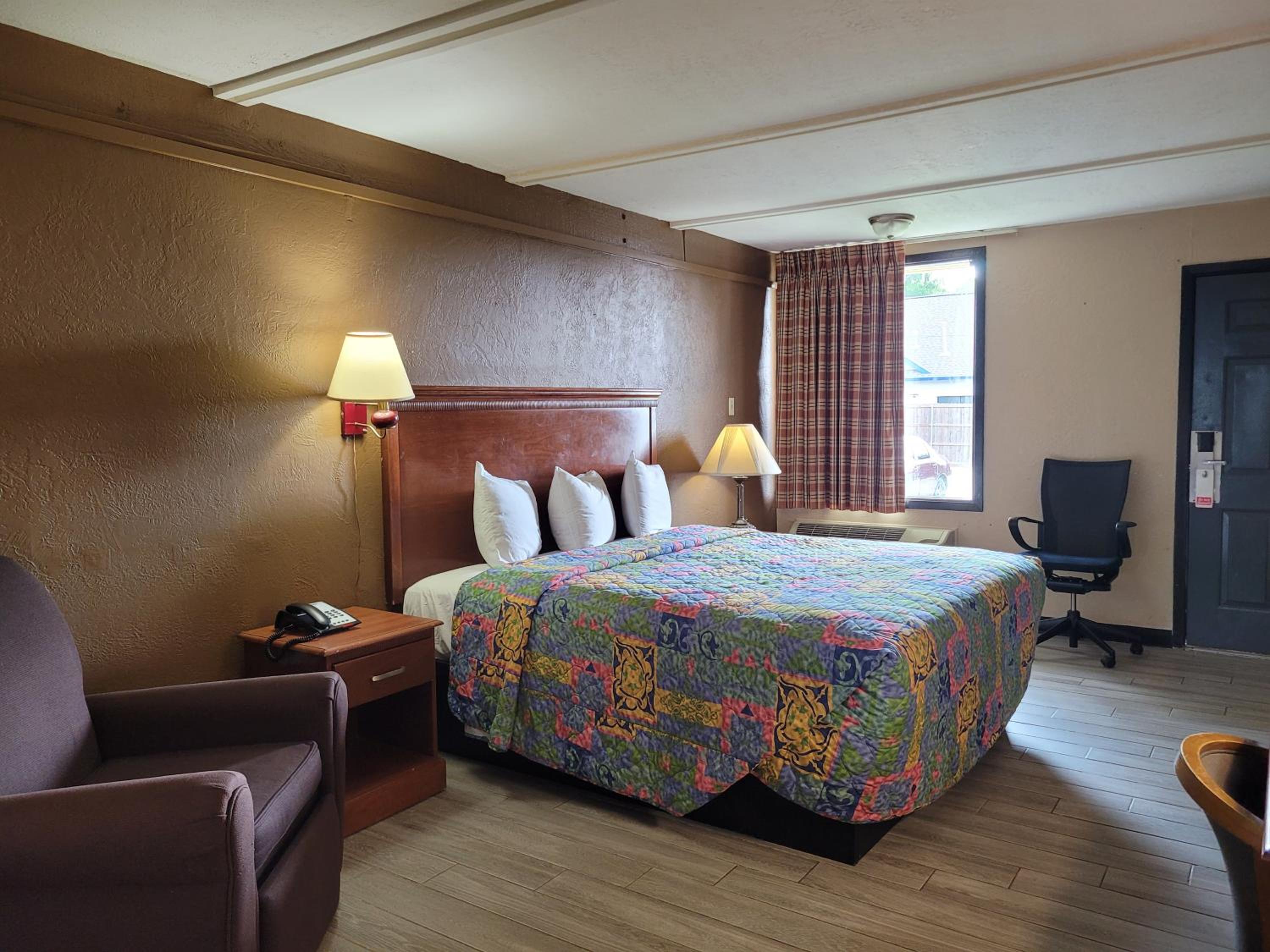 Standard King Room - Photo 2