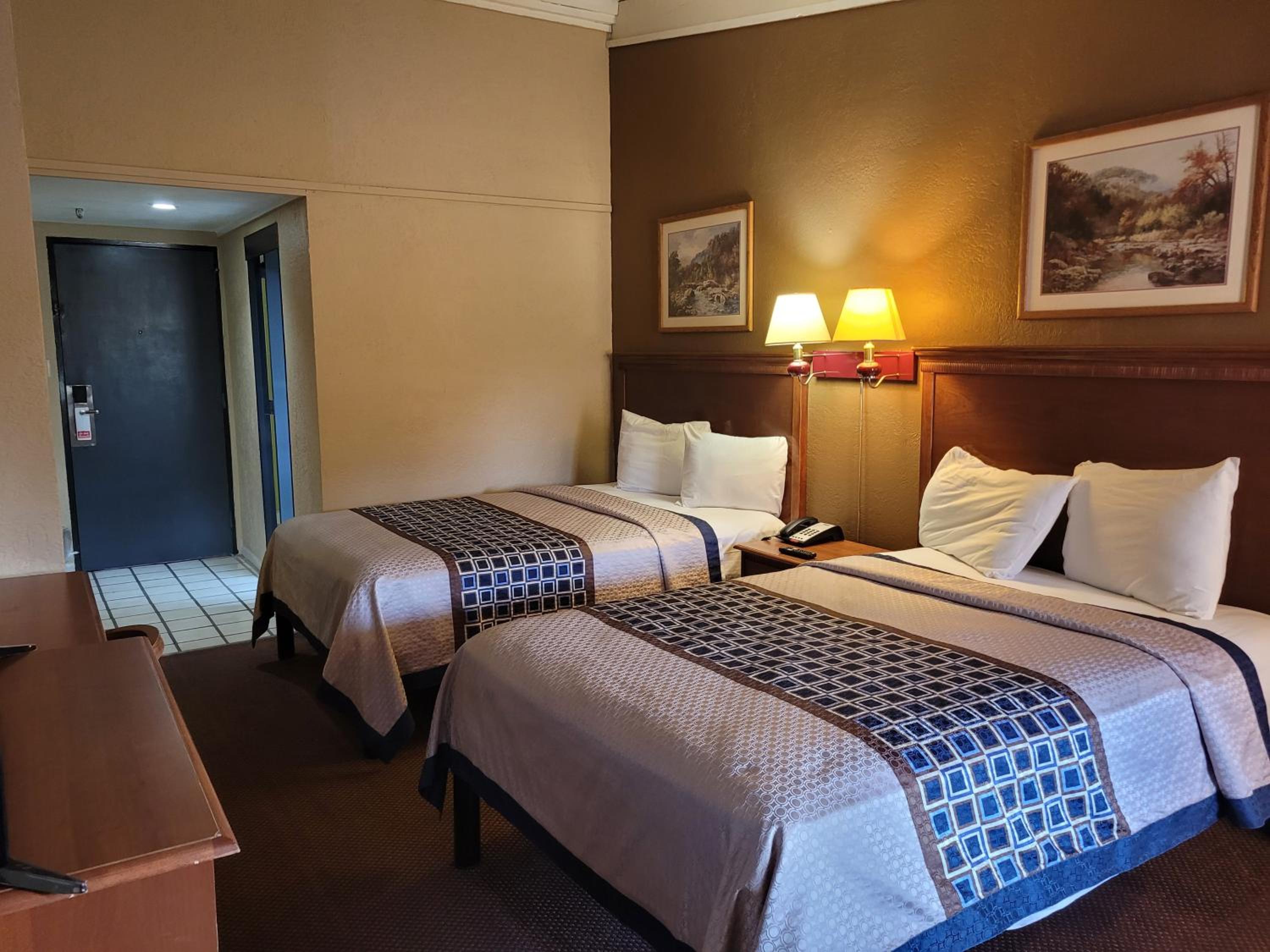 Standard Double Room - Photo 11