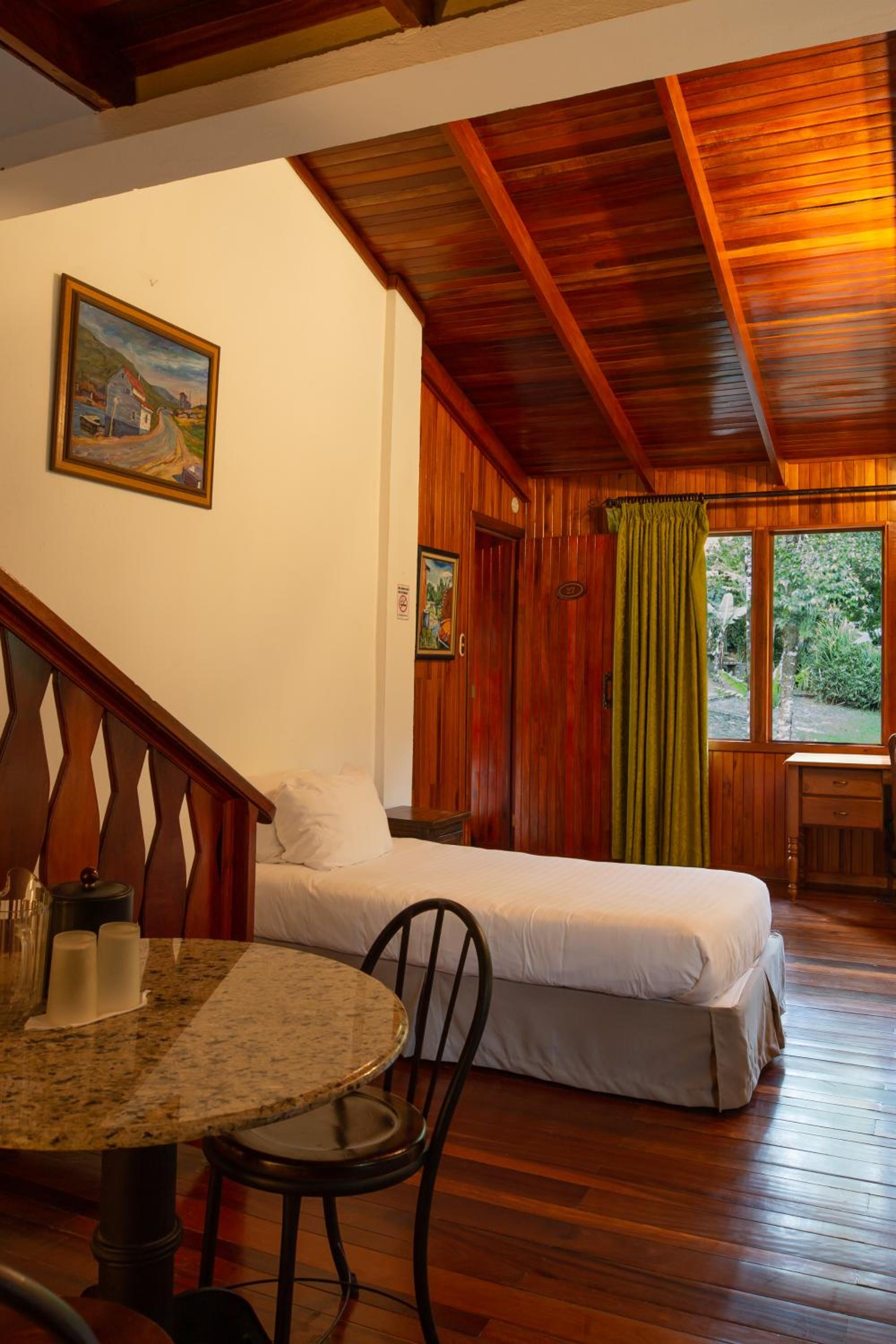 Comfort Room - 2 Queen - 1 Individual Bed