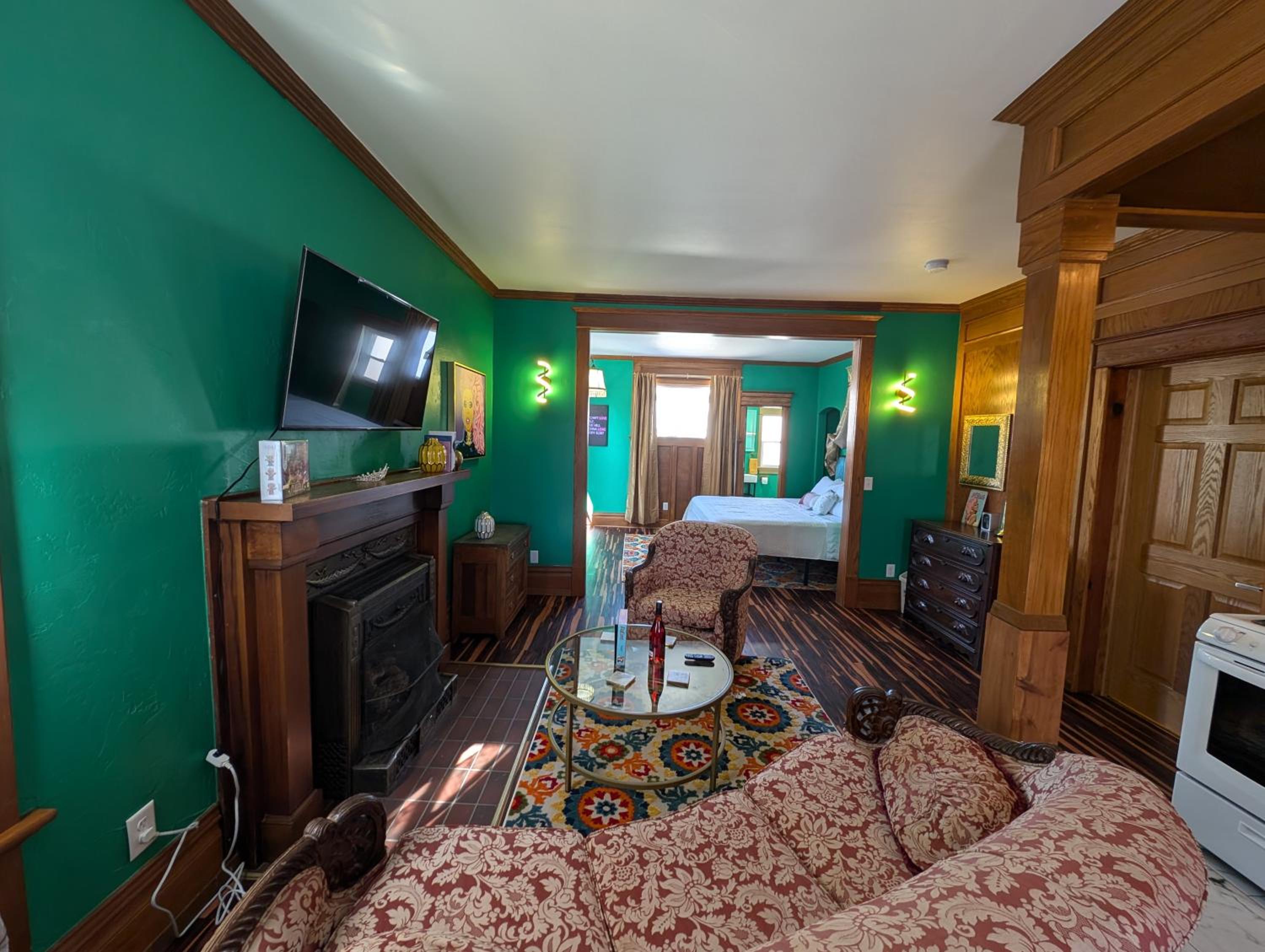Deluxe King Suite photo 2