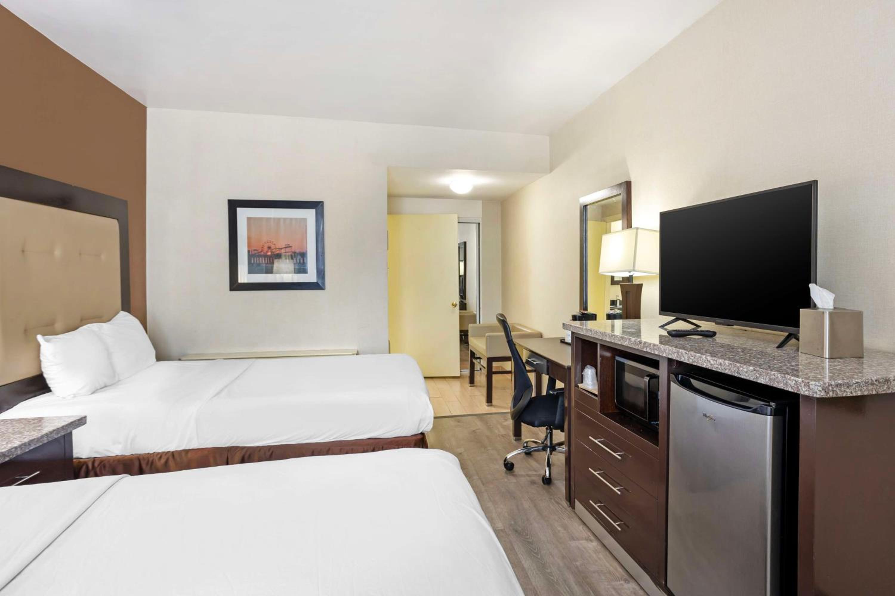Double Room with Two Double Beds - Non-Smoking - Photo 1