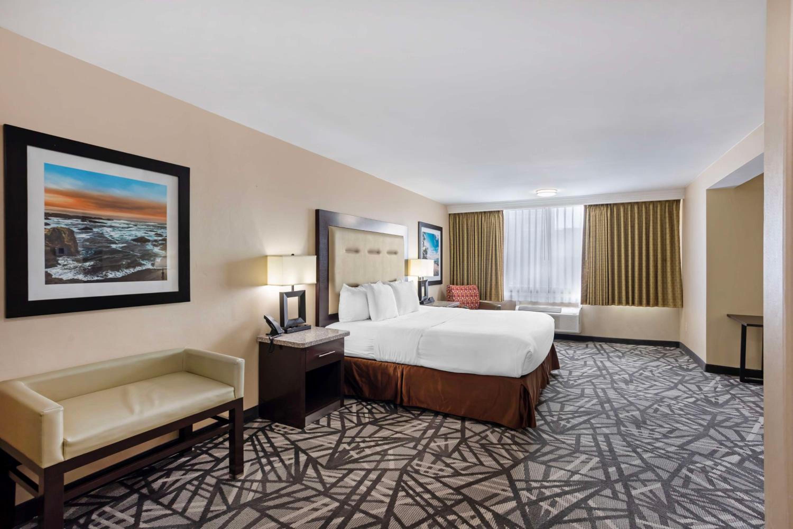 King Suite with Spa Bath - Non-Smoking - Photo 1