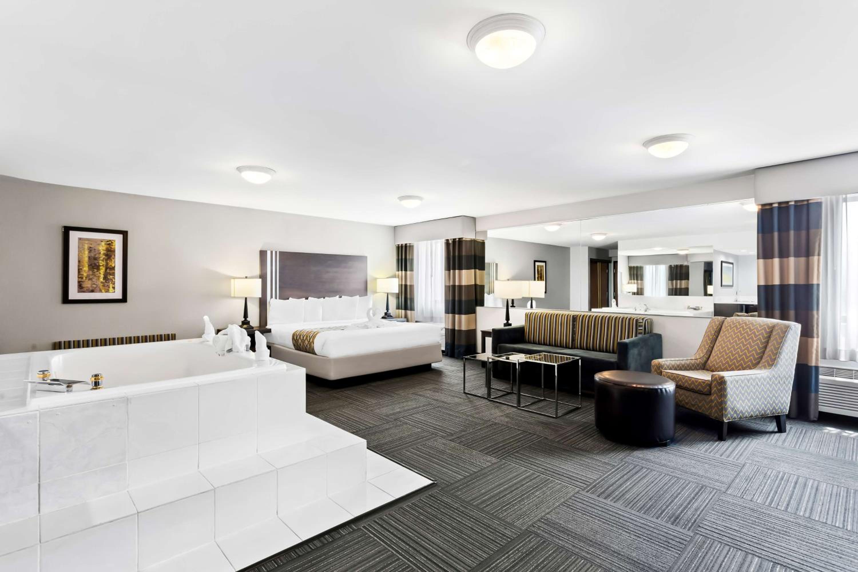 King Room with Sofa Bed and Jetted Tub - Non-Smoking photo 1