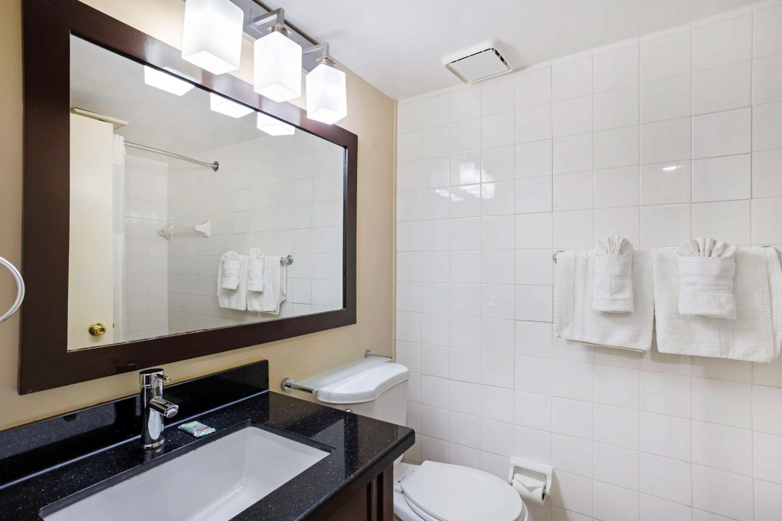 Double Room with Two Double Beds - Non-Smoking - Photo 2