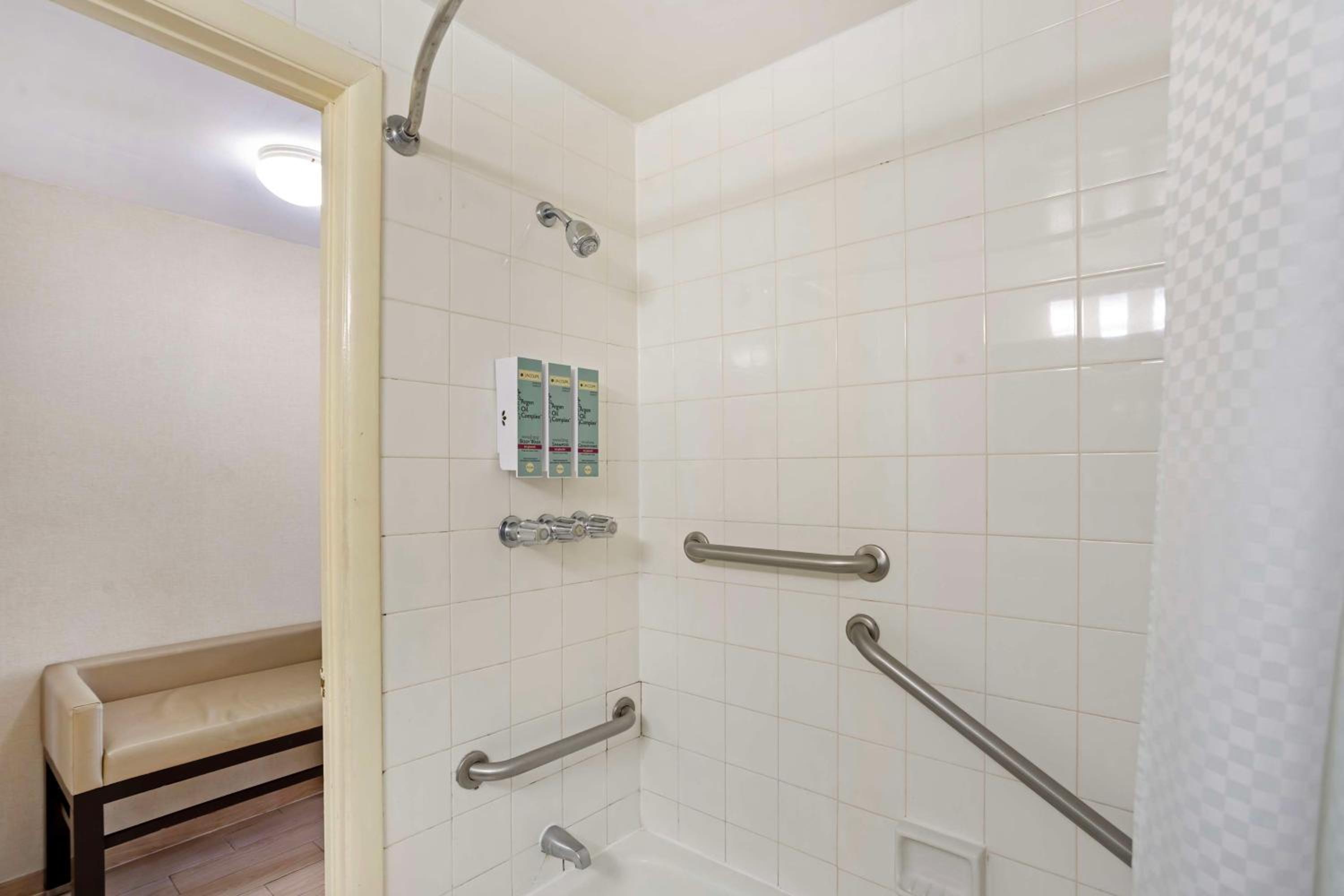 King Room - Disability Access - Photo 2