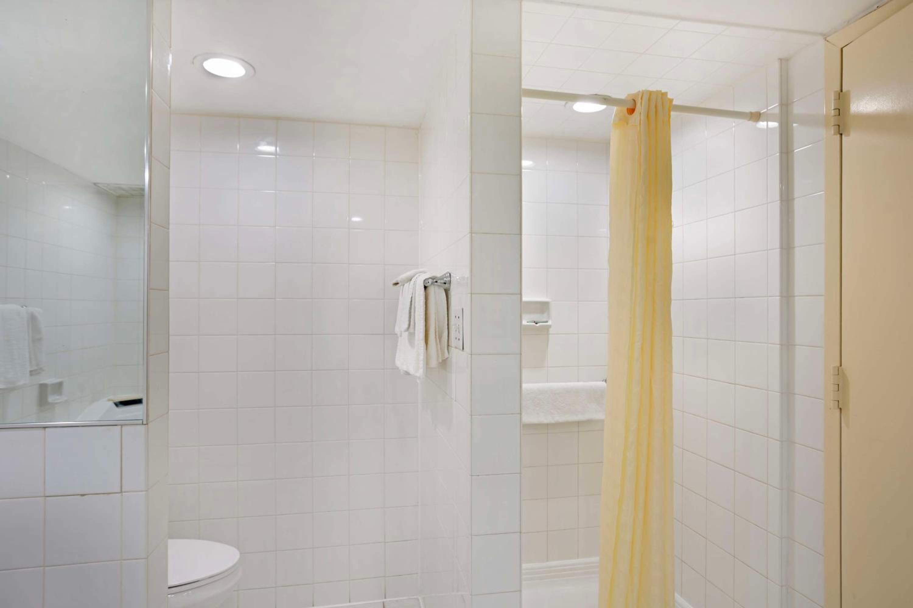 King Suite with Spa Bath - Non-Smoking - Photo 2