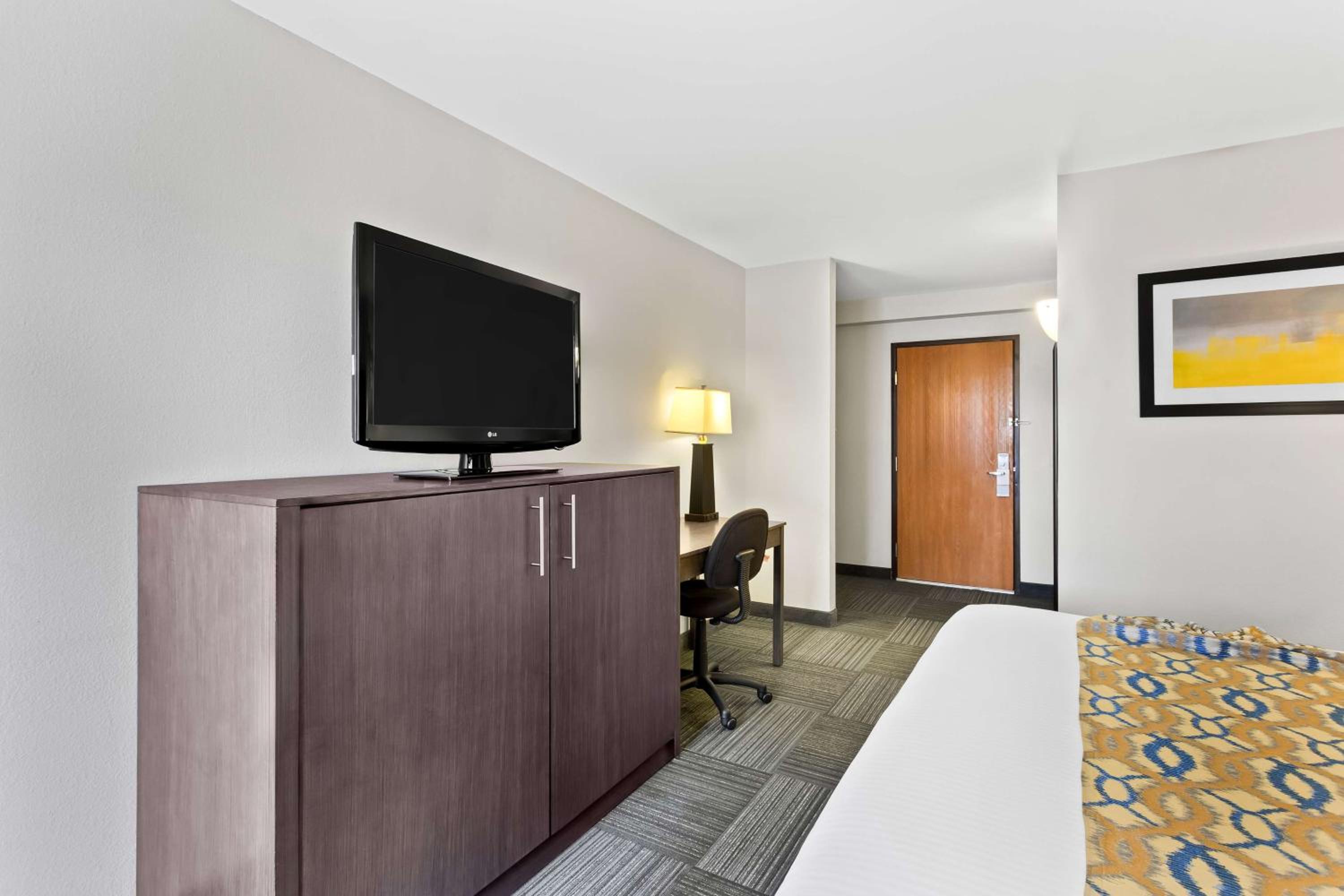 King Room - Non-Smoking photo 2