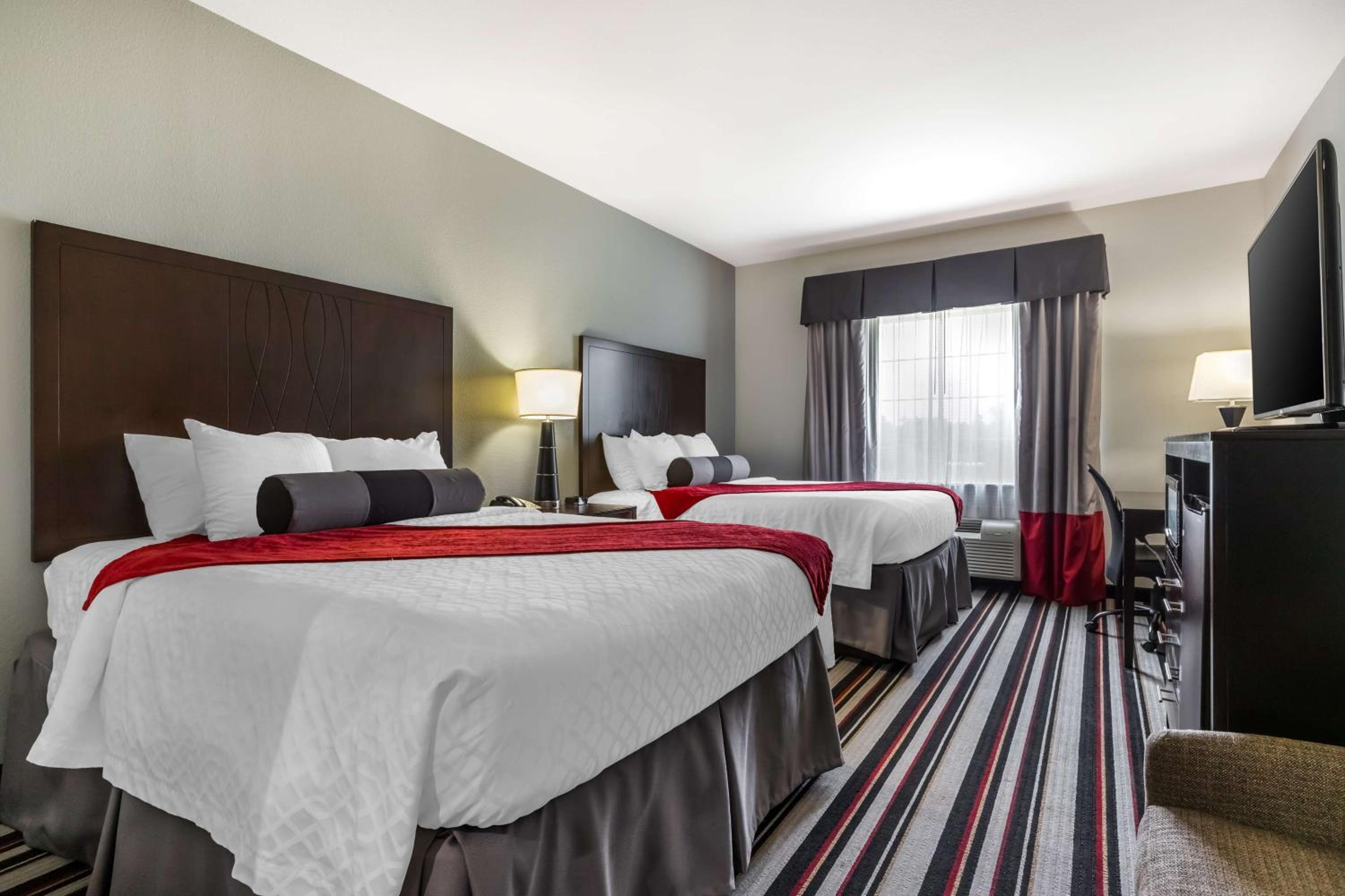 Queen Room with Two Queen Beds - Disability Access/Bath Tub photo 1