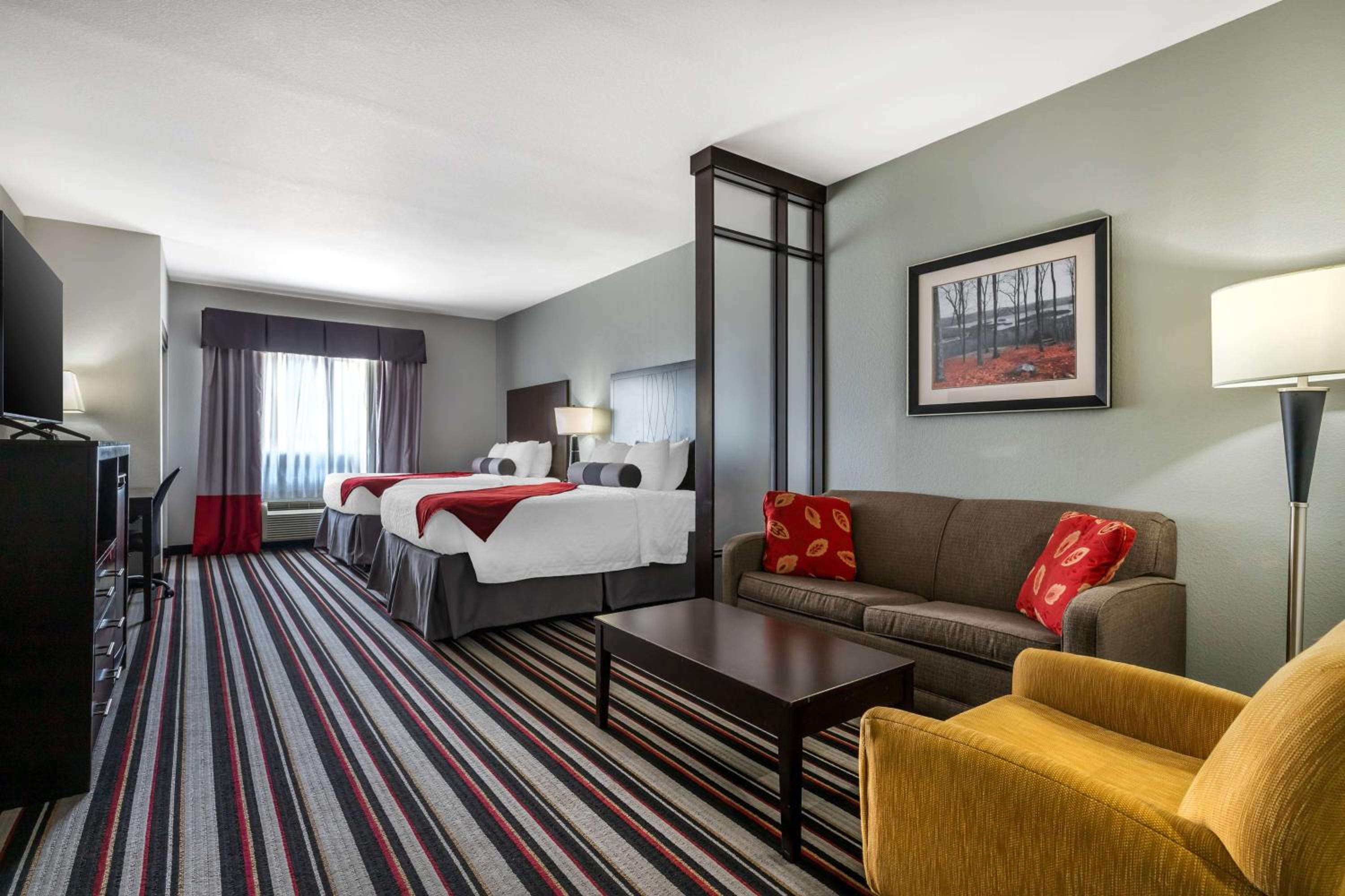 Queen Suite with Two Queen Beds photo 1