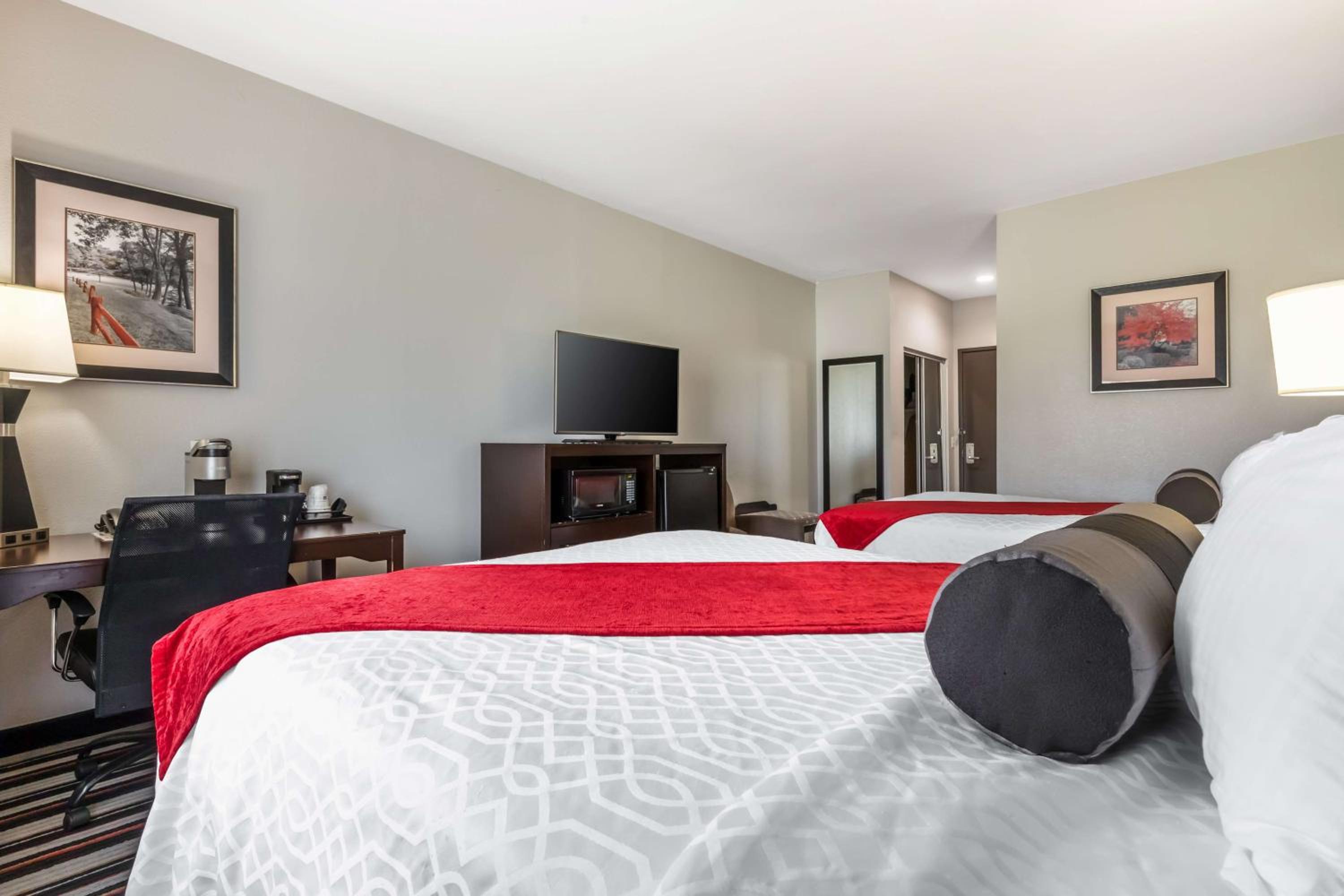 Queen Room with Two Queen Beds - Disability Access/Bath Tub photo 3