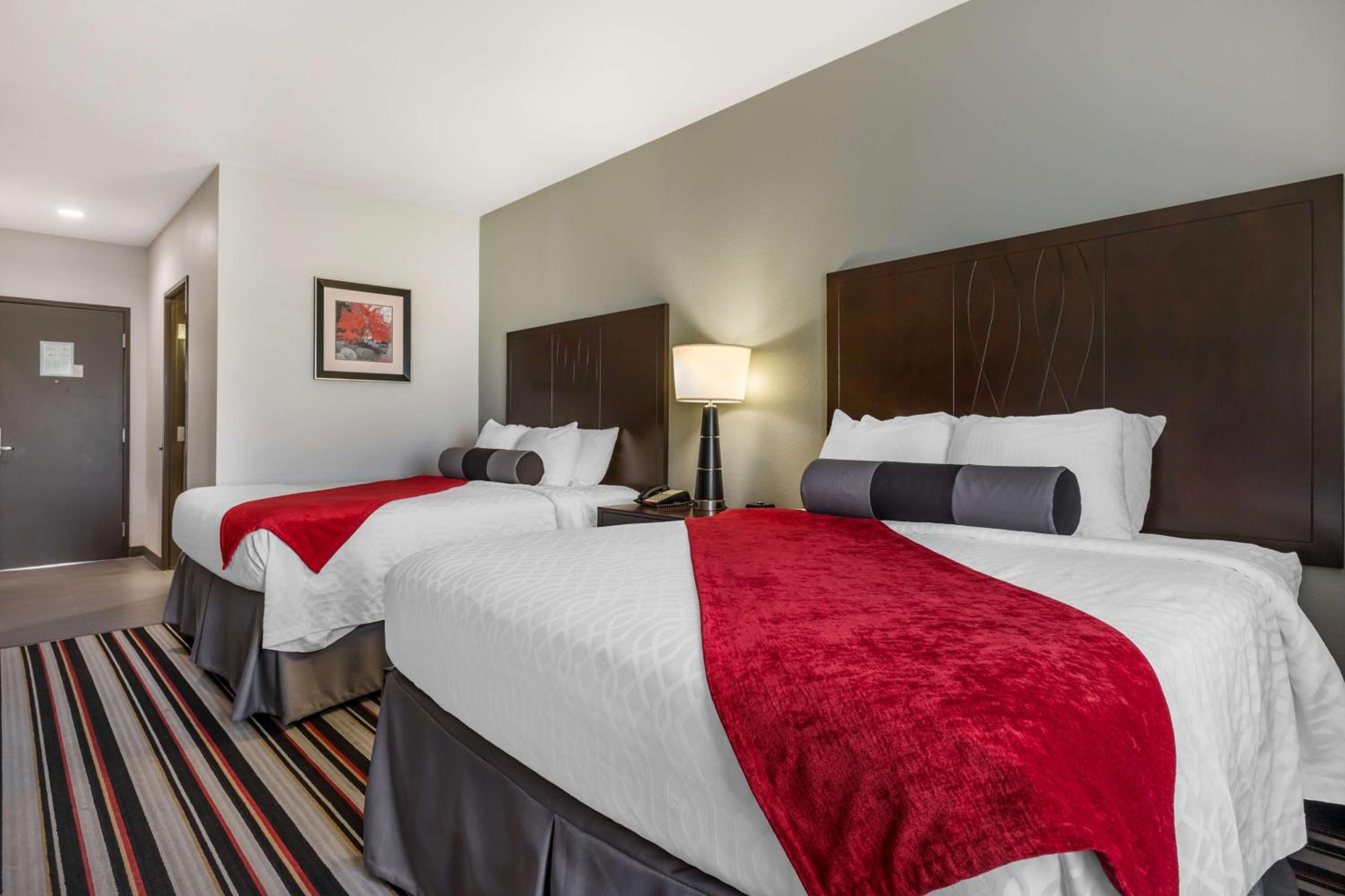 Queen Room with Two Queen Beds - Disability Access/Bath Tub photo 2
