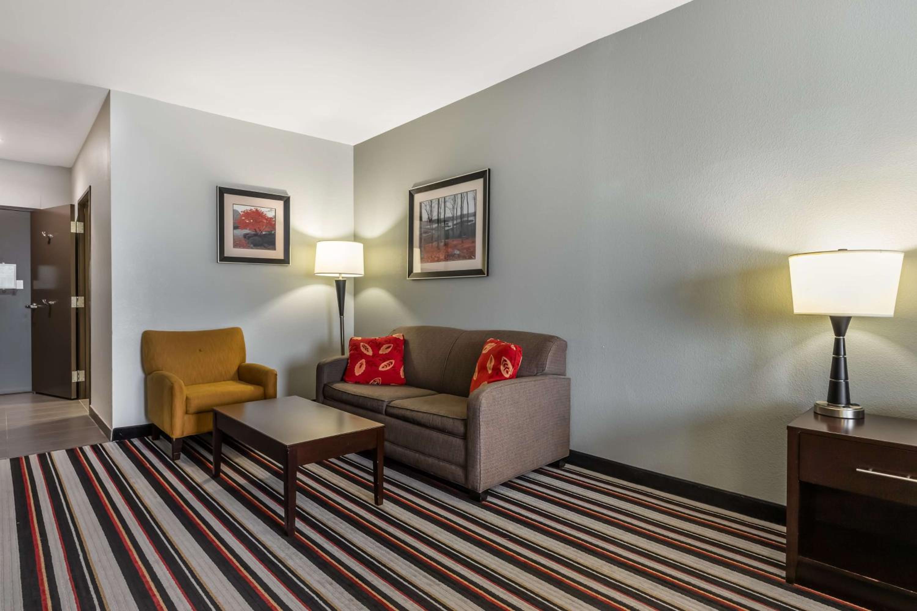 King Room with Sofa Bed photo 2